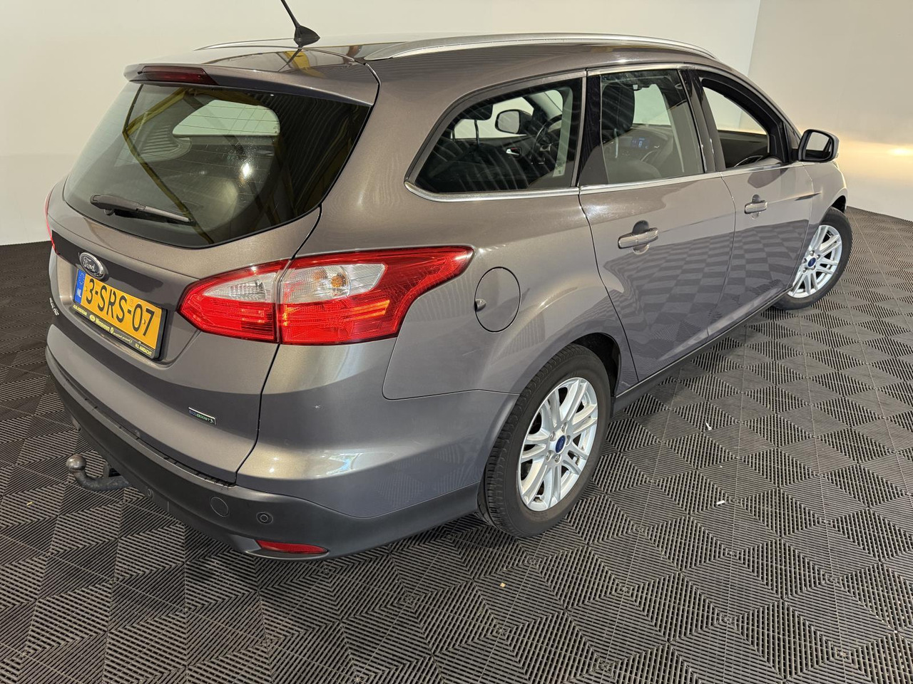 Ford | Focus Wagon | 1.0 EcoBoost Edition Plus | 2013 | 228.888 km | 3SRS07 | Logisch - Лек автомобил: снимка 3 Ford | Focus Wagon | 1.0 EcoBoost Edition Plus | 2013 | 228.888 km | 3SRS07 | Logisch - Лек автомобил: снимка 3
