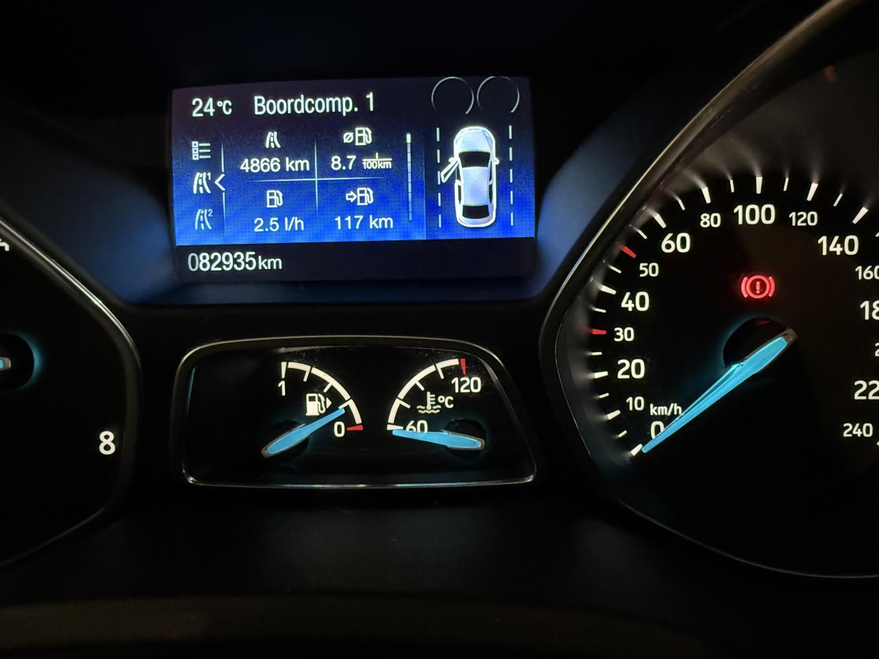 Ford | Focus Wagon | 1.0 Titanium Edition | 2015 | 82.935 km | P162BH | Geen oordeel - Лек автомобил: снимка 2 Ford | Focus Wagon | 1.0 Titanium Edition | 2015 | 82.935 km | P162BH | Geen oordeel - Лек автомобил: снимка 2