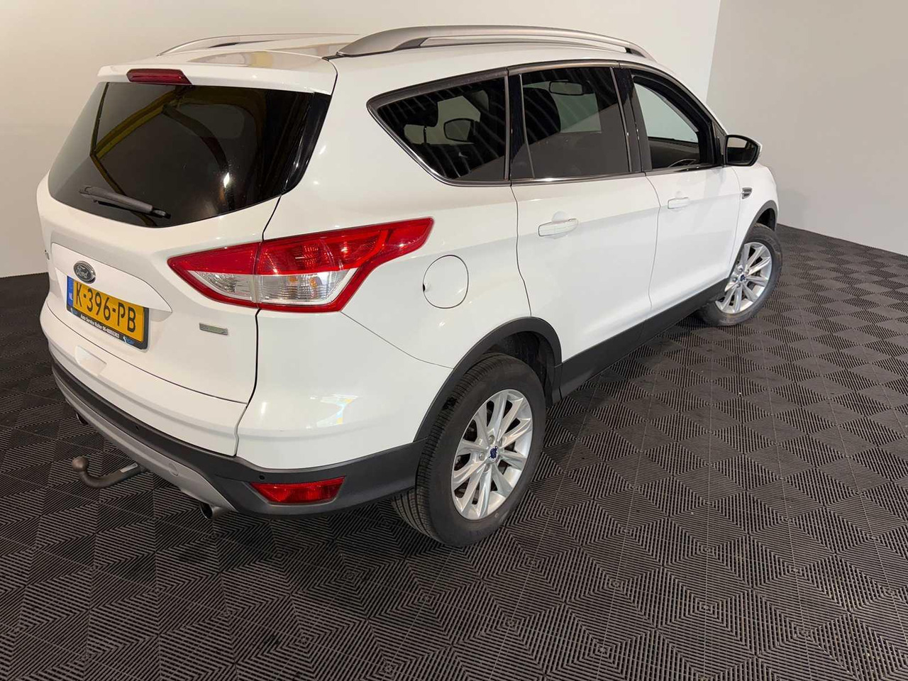 Ford Kuga 1.5 Titanium | 2015 | 175.571 km | K-396-PB - Джип: снимка 4 Ford Kuga 1.5 Titanium | 2015 | 175.571 km | K-396-PB - Джип: снимка 4