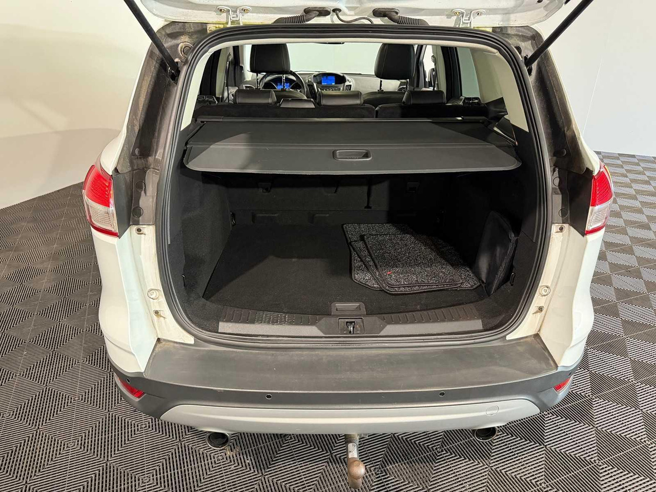 Ford Kuga 1.5 Titanium | 2015 | 175.571 km | K-396-PB - Джип: снимка 2 Ford Kuga 1.5 Titanium | 2015 | 175.571 km | K-396-PB - Джип: снимка 2