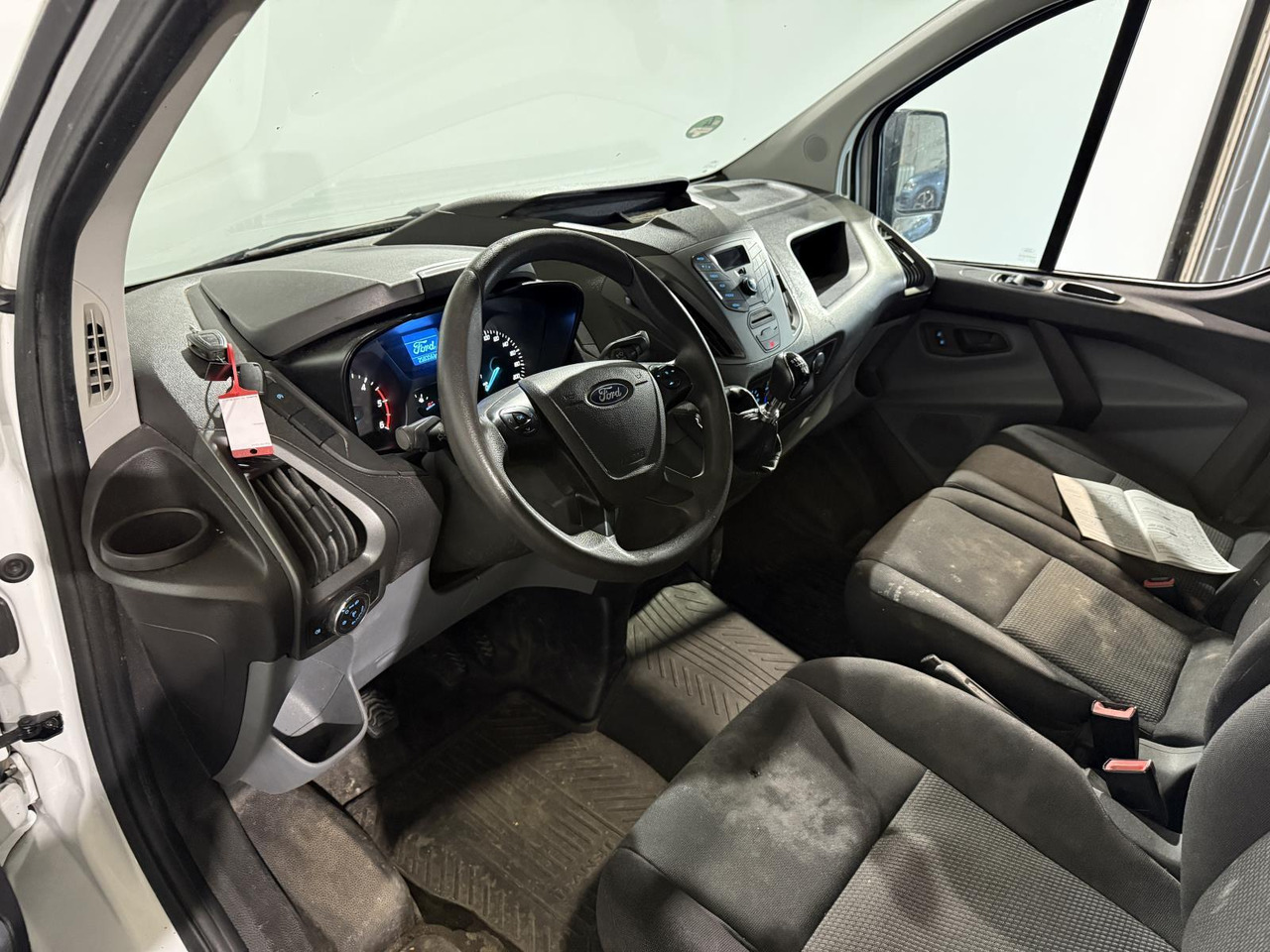 Ford Transit Custom 270 2.0 TDCI L1H1 2017 258.356 km V-026-FL - Товарен бус: снимка 3 Ford Transit Custom 270 2.0 TDCI L1H1 2017 258.356 km V-026-FL - Товарен бус: снимка 3