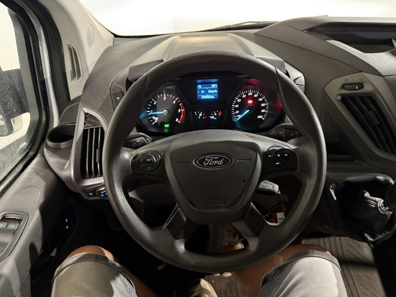 Ford Transit Custom 270 2.0 TDCI L1H1 2017 258.356 km V-026-FL - Товарен бус: снимка 5 Ford Transit Custom 270 2.0 TDCI L1H1 2017 258.356 km V-026-FL - Товарен бус: снимка 5
