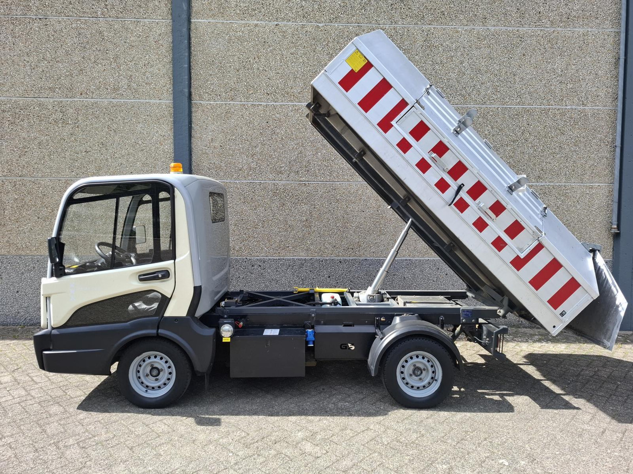 Goupil G5 Elektrische Stratenreinigingsmachine - Товарен електромобил: снимка 3 Goupil G5 Elektrische Stratenreinigingsmachine - Товарен електромобил: снимка 3