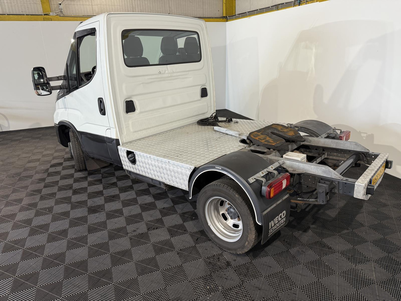 Iveco 40C18 Daily VSH-15-F 201.901 km - Лекотоварен влекач: снимка 2 Iveco 40C18 Daily VSH-15-F 201.901 km - Лекотоварен влекач: снимка 2