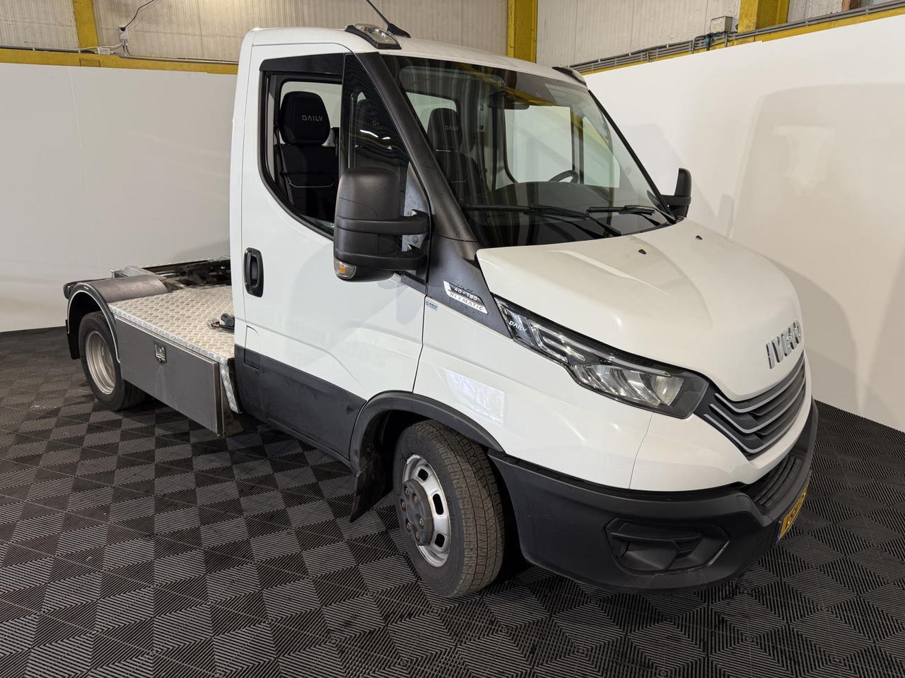 Iveco 40C18 Daily VSH-15-F 201.901 km - Лекотоварен влекач: снимка 4 Iveco 40C18 Daily VSH-15-F 201.901 km - Лекотоварен влекач: снимка 4