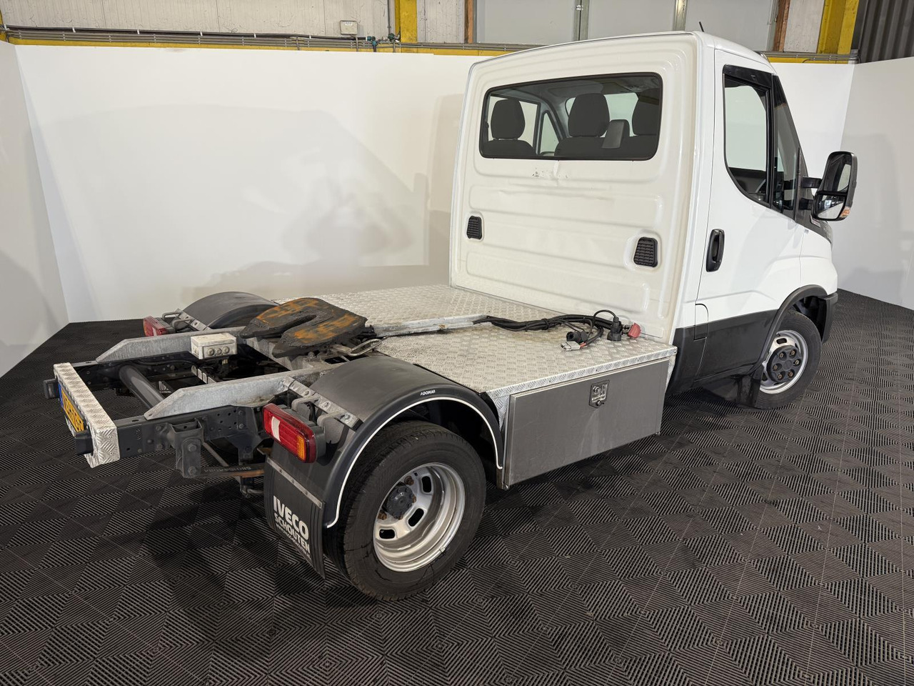 Iveco 40C18 Daily VSH-15-F 201.901 km - Лекотоварен влекач: снимка 3 Iveco 40C18 Daily VSH-15-F 201.901 km - Лекотоварен влекач: снимка 3