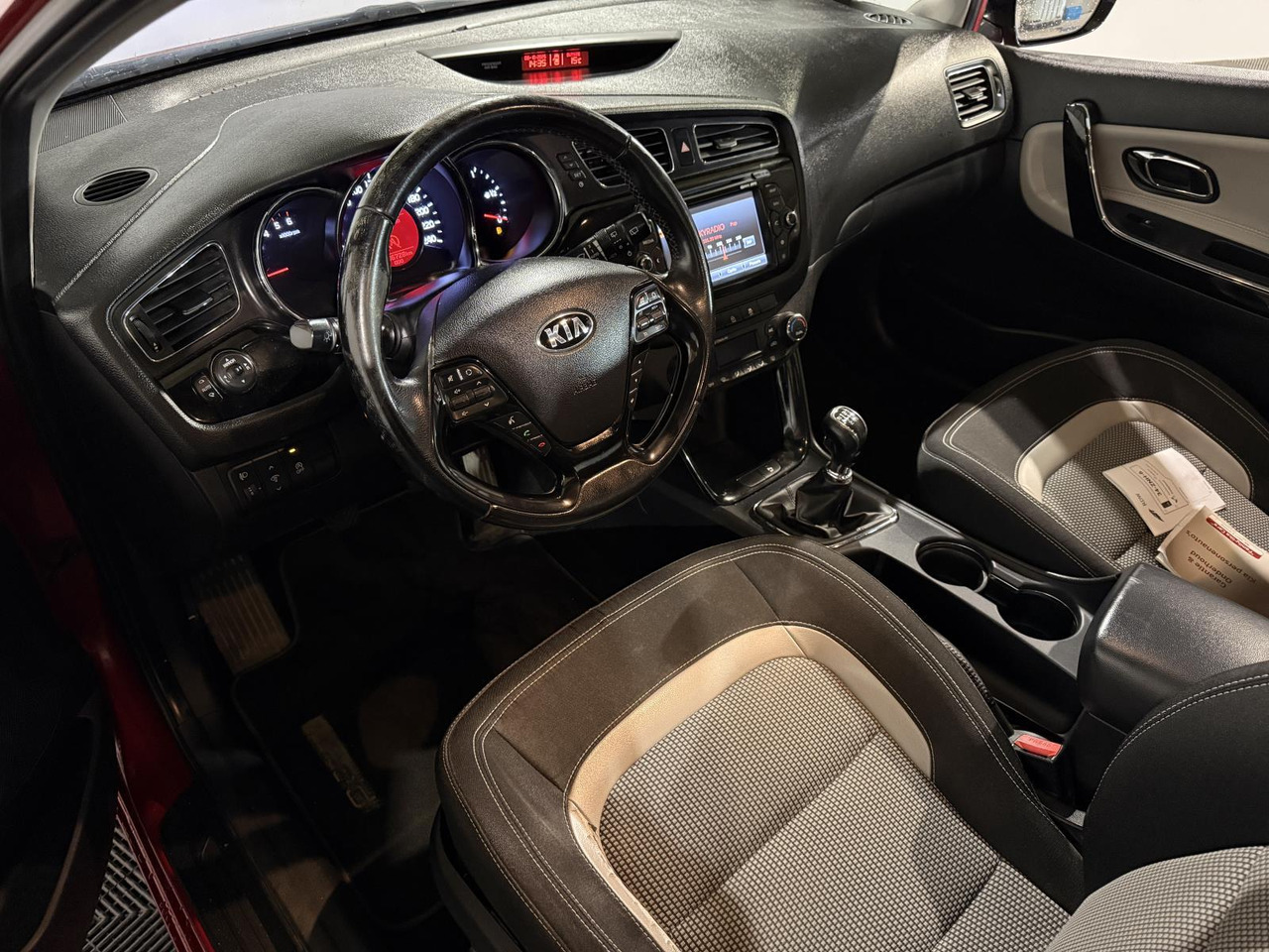 Kia | cee'd Sportswagon | 1.6 CRDi Plus Pack | 2013 | 296.728 km | 34ZNH6 | Logisch - Лек автомобил: снимка 3 Kia | cee'd Sportswagon | 1.6 CRDi Plus Pack | 2013 | 296.728 km | 34ZNH6 | Logisch - Лек автомобил: снимка 3