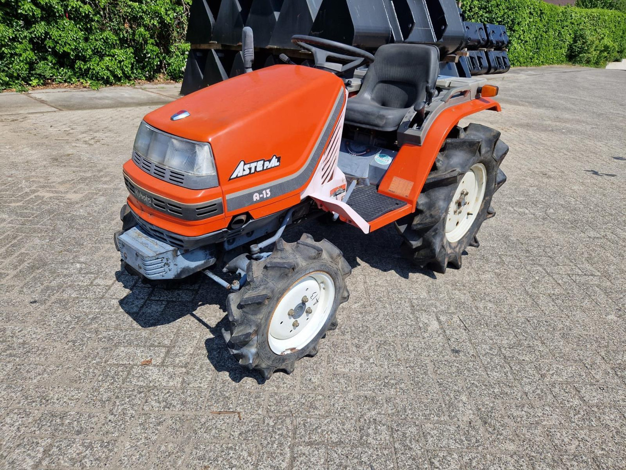 Kubota Aste A15 Minitractor - Трактор: снимка 1 Kubota Aste A15 Minitractor - Трактор: снимка 1