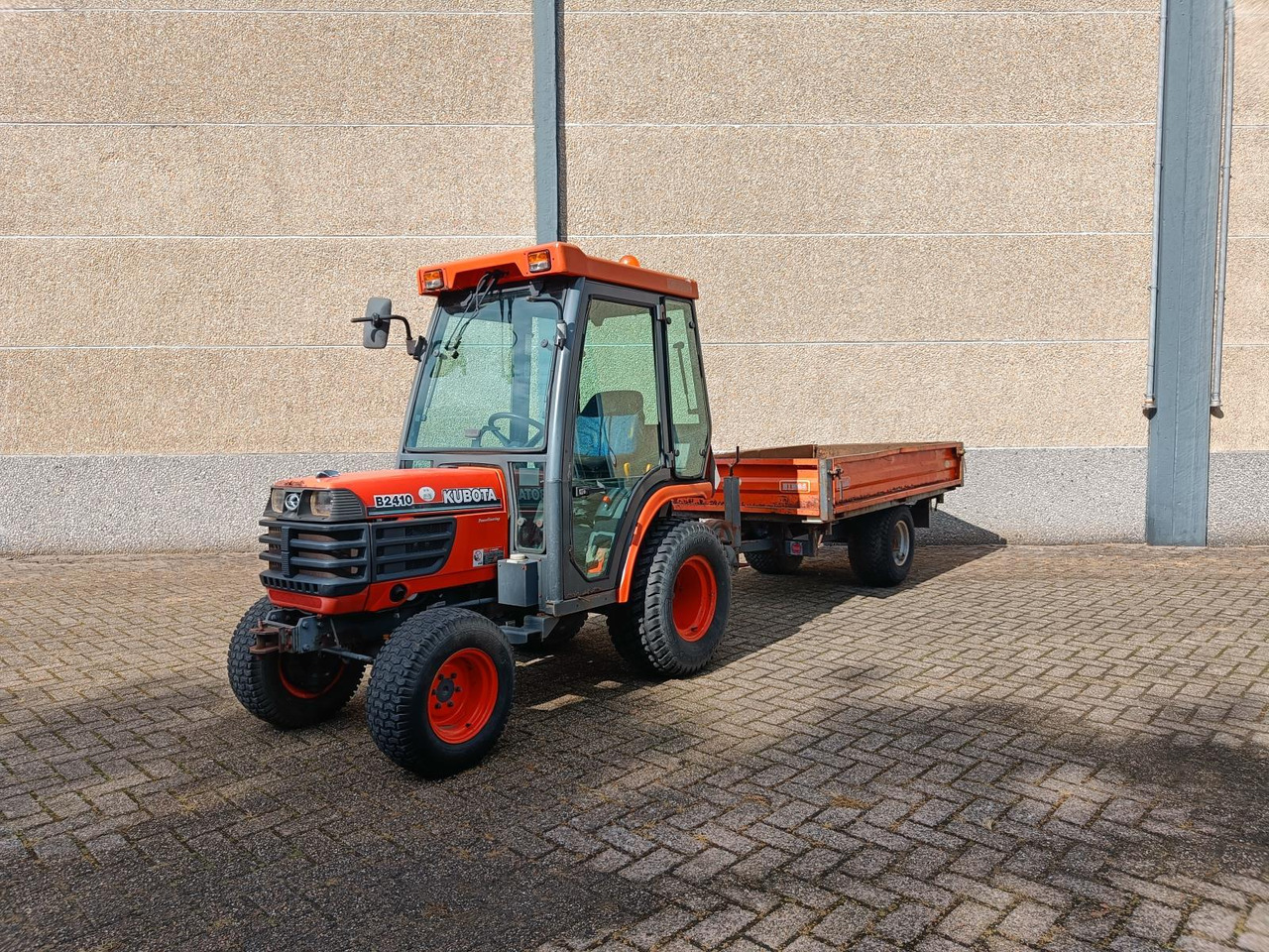 Kubota B2410 met Nimos Kipper - Трактор: снимка 1 Kubota B2410 met Nimos Kipper - Трактор: снимка 1