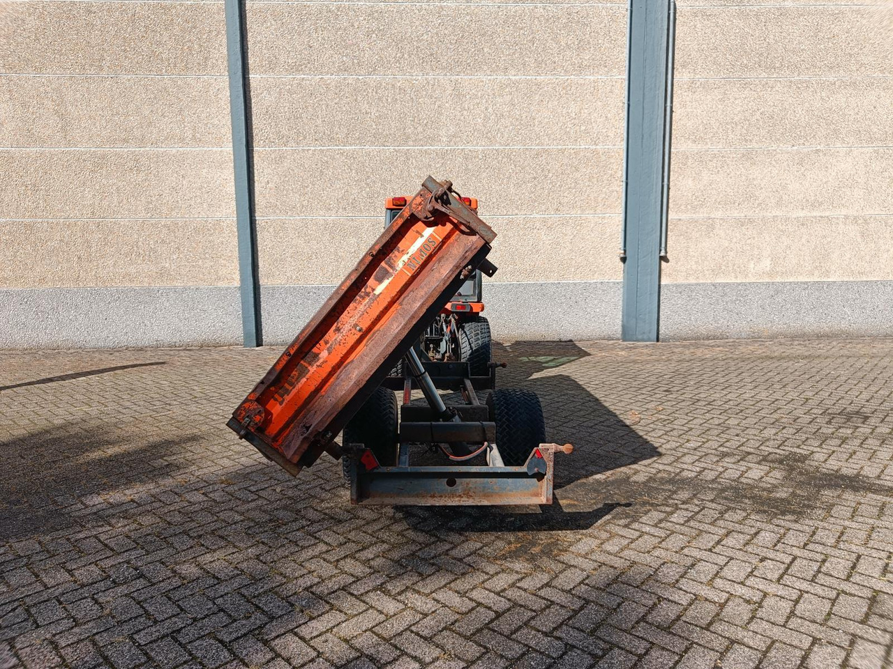 Kubota B2410 met Nimos Kipper - Трактор: снимка 4 Kubota B2410 met Nimos Kipper - Трактор: снимка 4