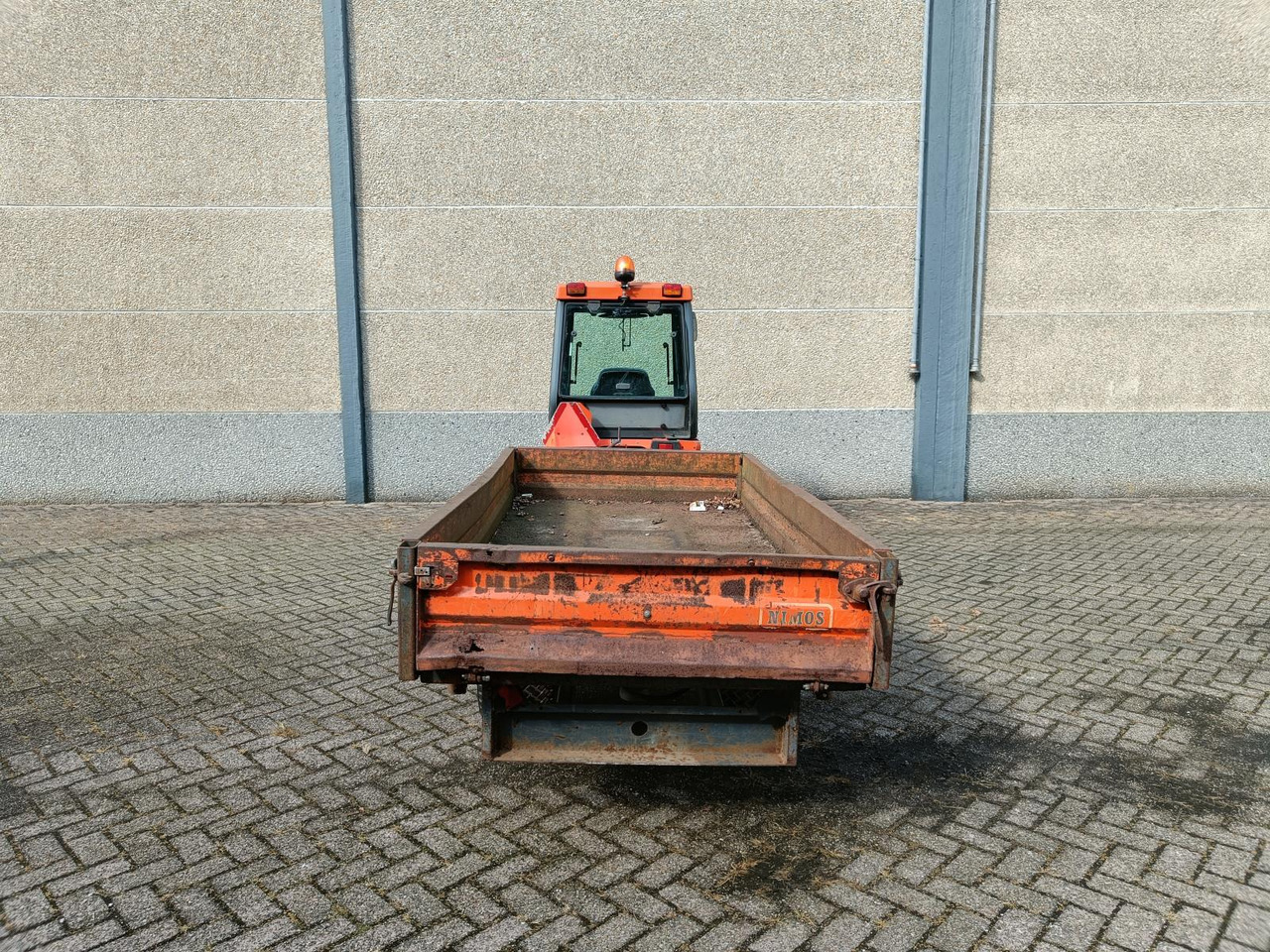 Kubota B2410 met Nimos Kipper - Трактор: снимка 3 Kubota B2410 met Nimos Kipper - Трактор: снимка 3