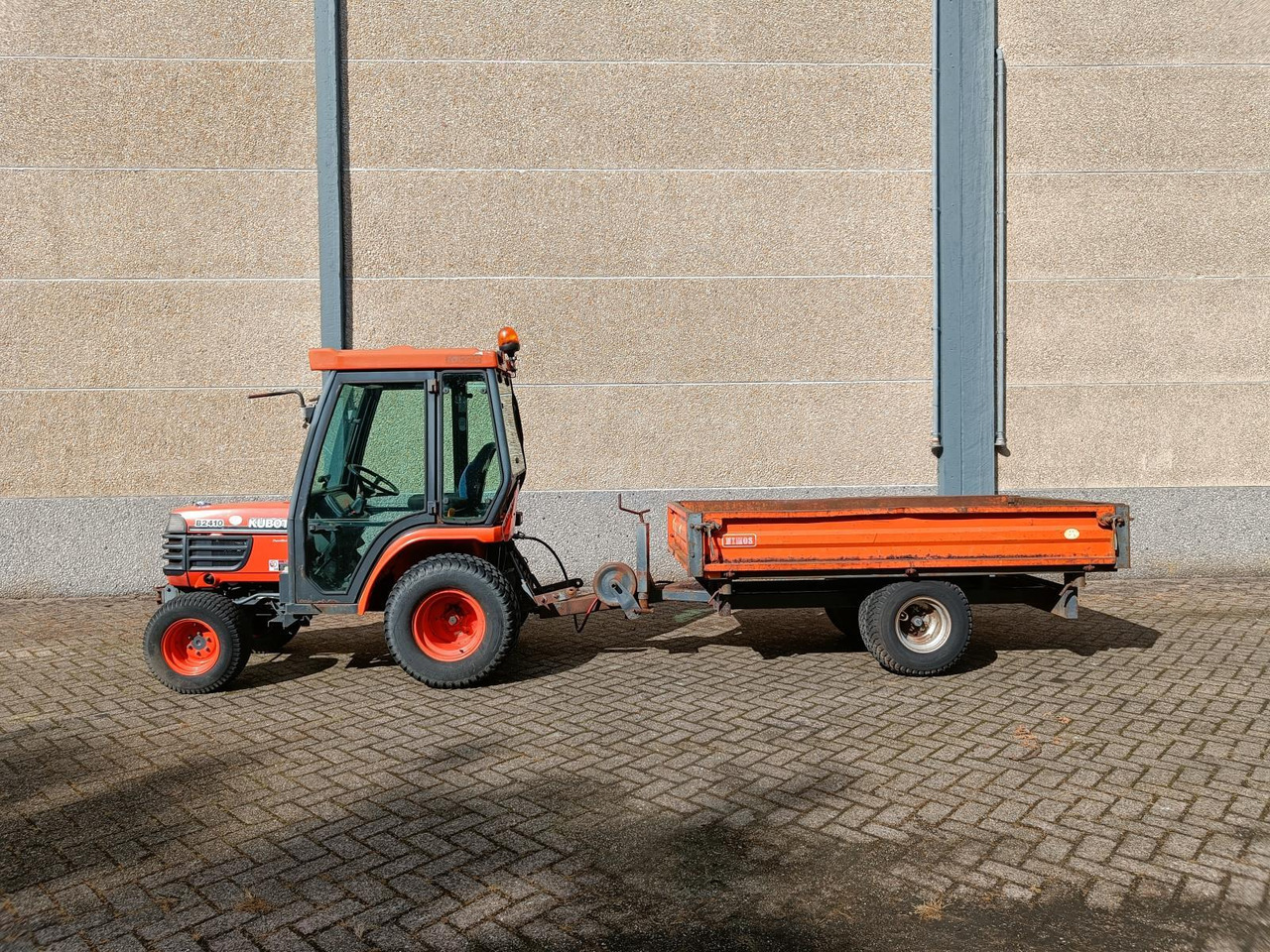 Kubota B2410 met Nimos Kipper - Трактор: снимка 2 Kubota B2410 met Nimos Kipper - Трактор: снимка 2