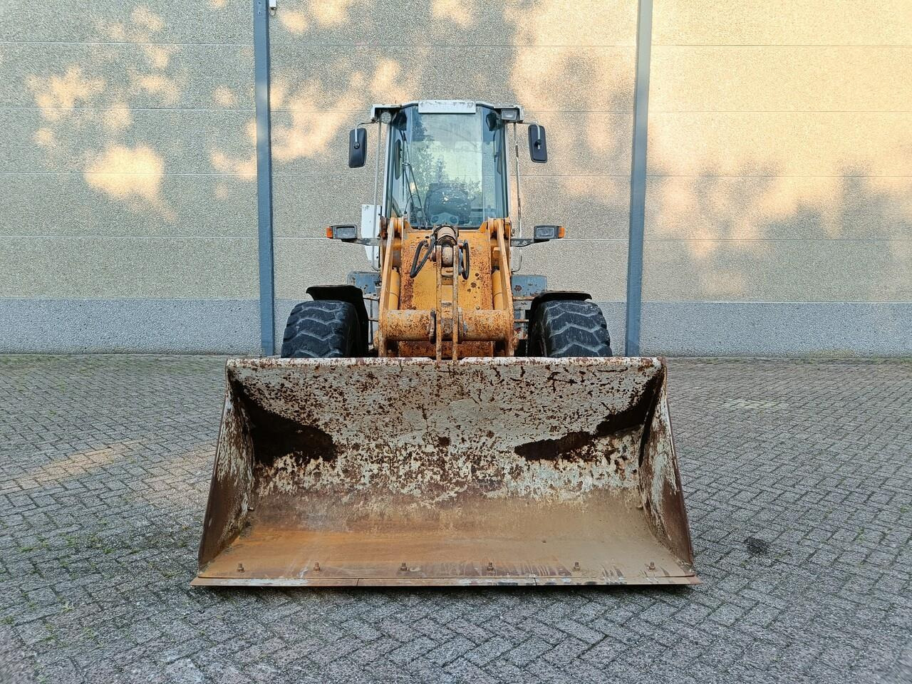 Liebherr L514 Shovel - Колесен товарач: снимка 2 Liebherr L514 Shovel - Колесен товарач: снимка 2