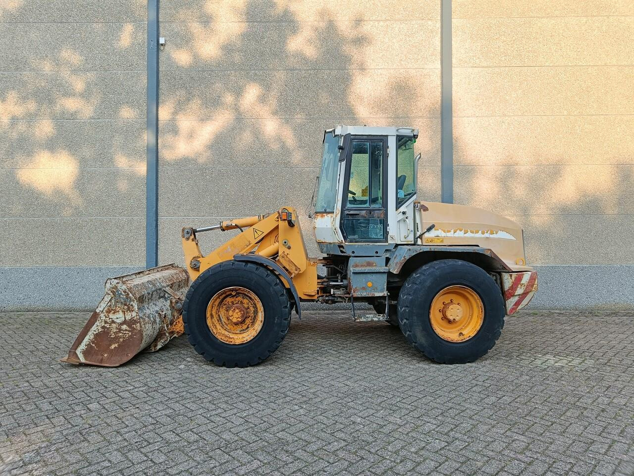 Liebherr L514 Shovel - Колесен товарач: снимка 3 Liebherr L514 Shovel - Колесен товарач: снимка 3