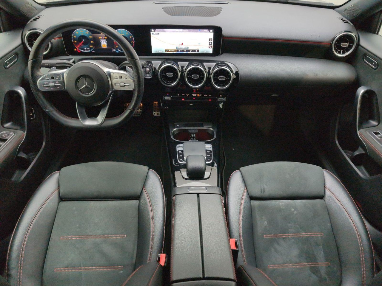 Mercedes-Benz A-klasse 180 Business Solution AMG | 2019 | 114.868 km | Automaat | L971KB | NAP: Geen oordeel - Седан: снимка 5 Mercedes-Benz A-klasse 180 Business Solution AMG | 2019 | 114.868 km | Automaat | L971KB | NAP: Geen oordeel - Седан: снимка 5
