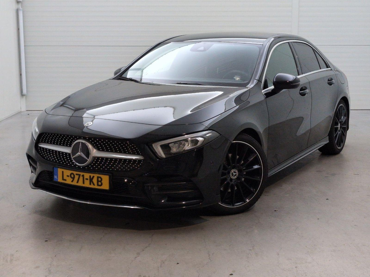 Mercedes-Benz A-klasse 180 Business Solution AMG | 2019 | 114.868 km | Automaat | L971KB | NAP: Geen oordeel - Седан: снимка 1 Mercedes-Benz A-klasse 180 Business Solution AMG | 2019 | 114.868 km | Automaat | L971KB | NAP: Geen oordeel - Седан: снимка 1