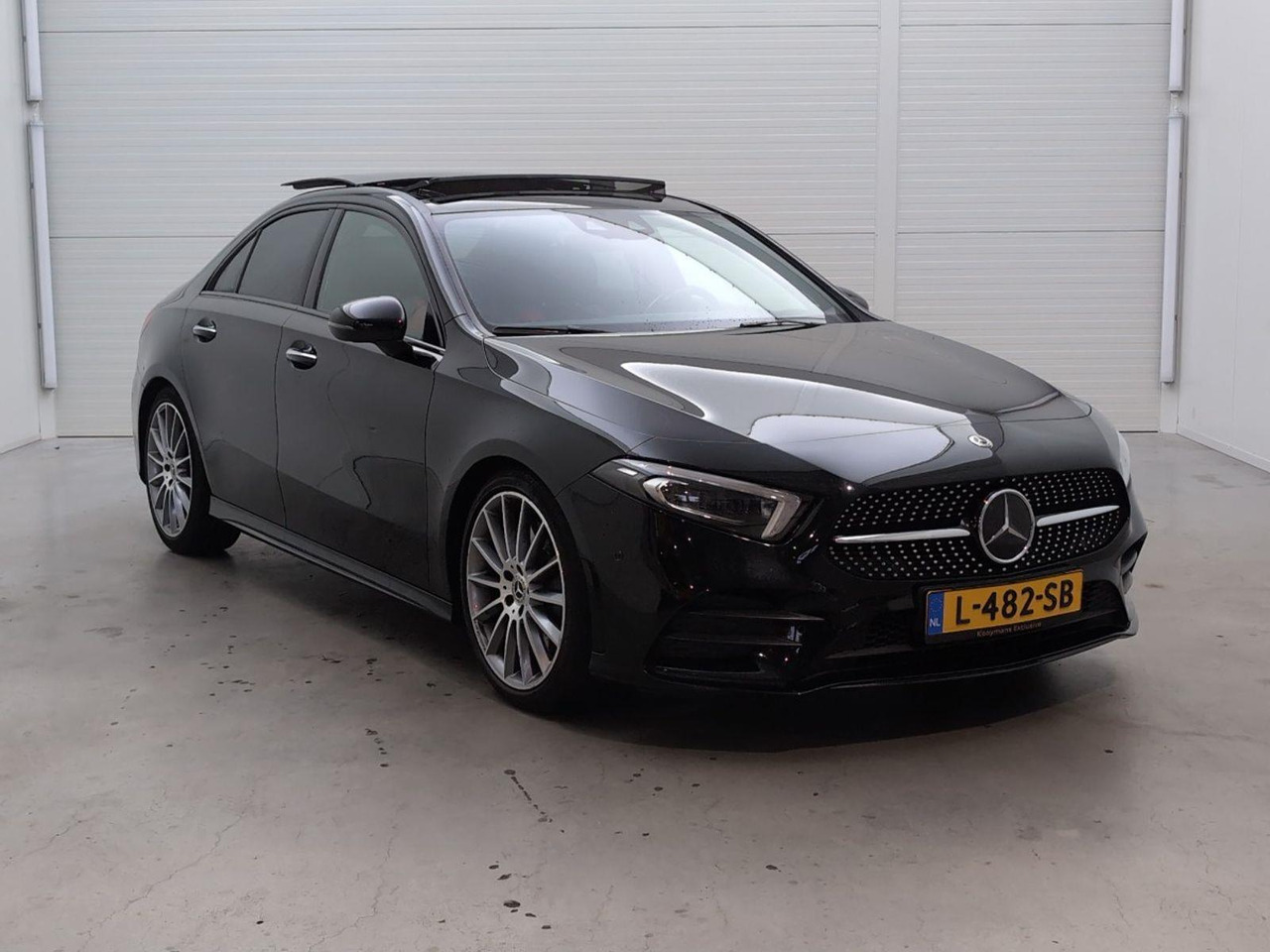 Mercedes-Benz A-klasse 200 Premium Plus | 2019 | 143.125 km | Automaat | L482SB | NAP: Geen oordeel - Седан: снимка 2 Mercedes-Benz A-klasse 200 Premium Plus | 2019 | 143.125 km | Automaat | L482SB | NAP: Geen oordeel - Седан: снимка 2