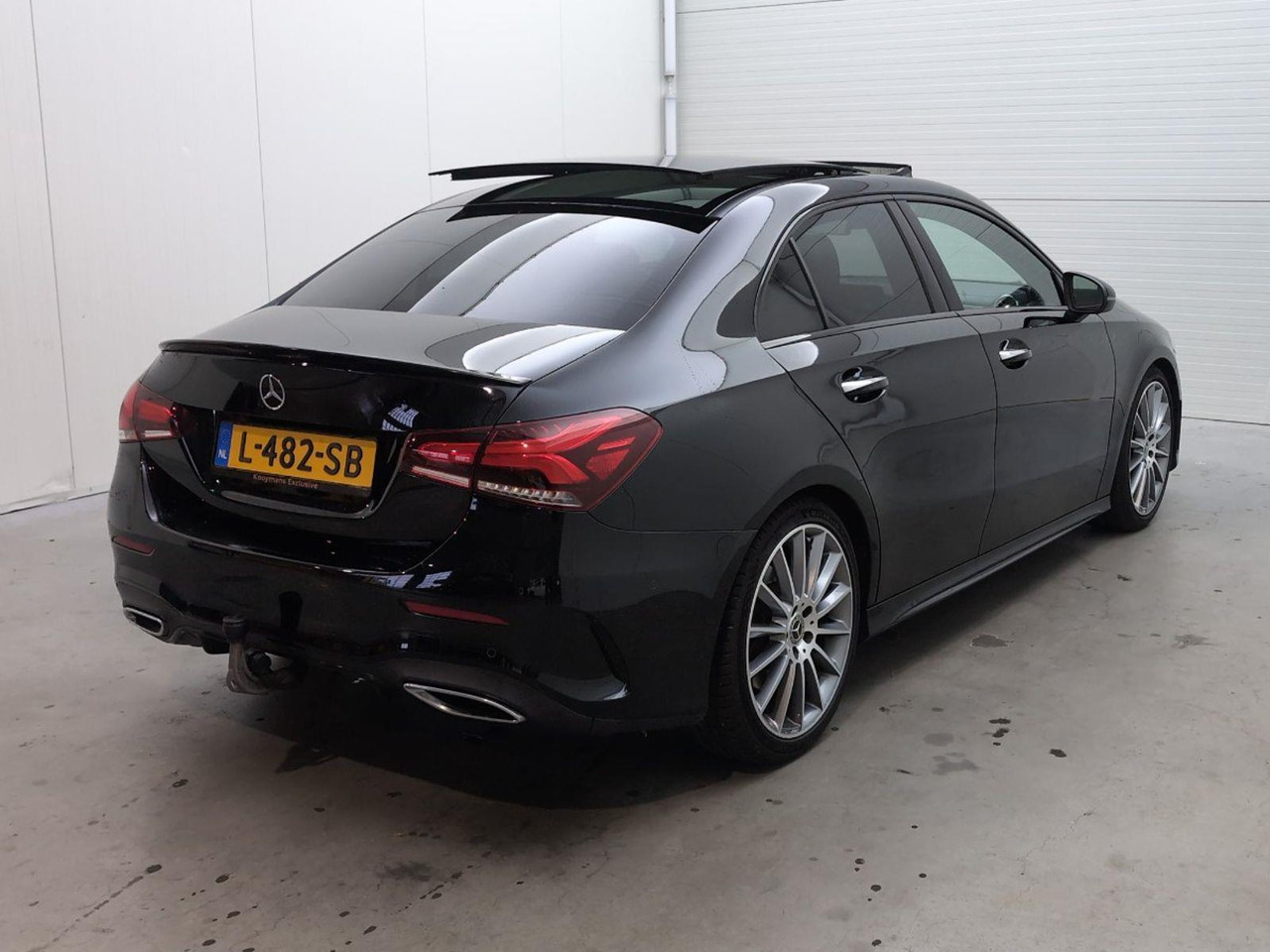 Mercedes-Benz A-klasse 200 Premium Plus | 2019 | 143.125 km | Automaat | L482SB | NAP: Geen oordeel - Седан: снимка 4 Mercedes-Benz A-klasse 200 Premium Plus | 2019 | 143.125 km | Automaat | L482SB | NAP: Geen oordeel - Седан: снимка 4