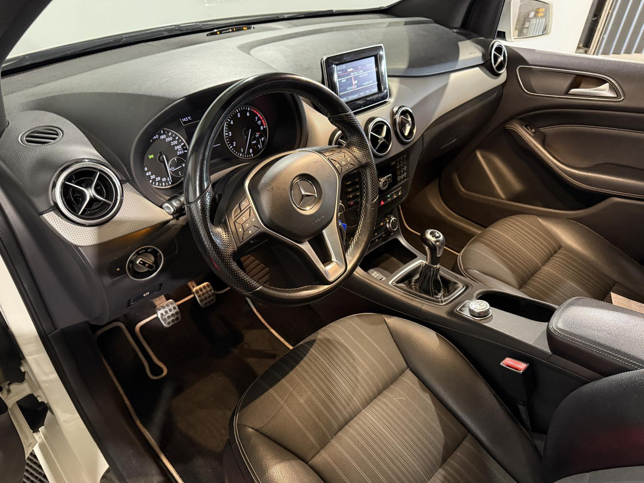 Mercedes-Benz | B-klasse | 180 Ambition | 2012 | 131.978 km | G005BR | Geen oordeel - Лек автомобил: снимка 3 Mercedes-Benz | B-klasse | 180 Ambition | 2012 | 131.978 km | G005BR | Geen oordeel - Лек автомобил: снимка 3