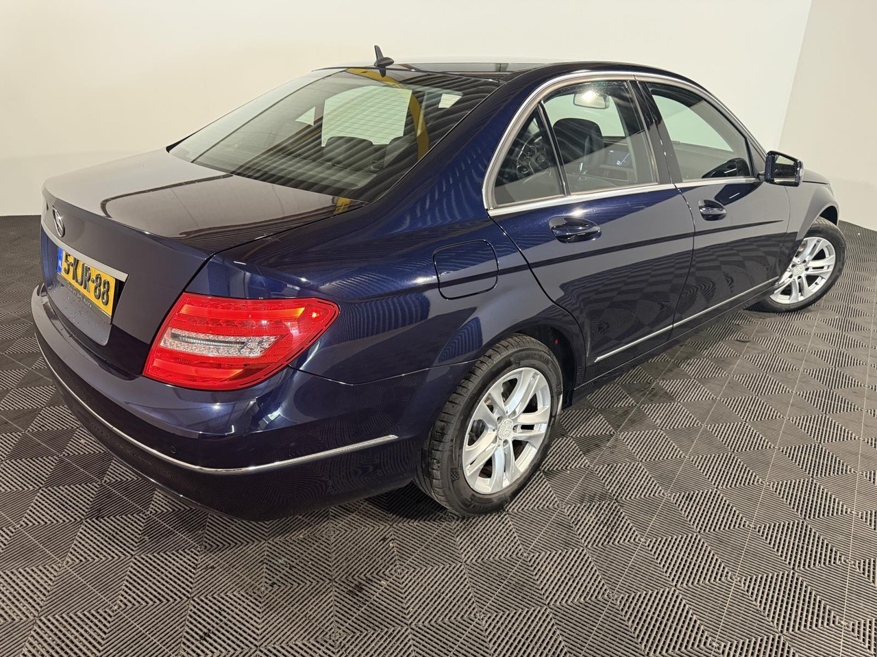Mercedes-Benz C-klasse 220 CDI BlueEFFICIENCY Edition Avantgarde | 2013 | 348.866 km | 5-KJR-88 - Седан: снимка 3 Mercedes-Benz C-klasse 220 CDI BlueEFFICIENCY Edition Avantgarde | 2013 | 348.866 km | 5-KJR-88 - Седан: снимка 3