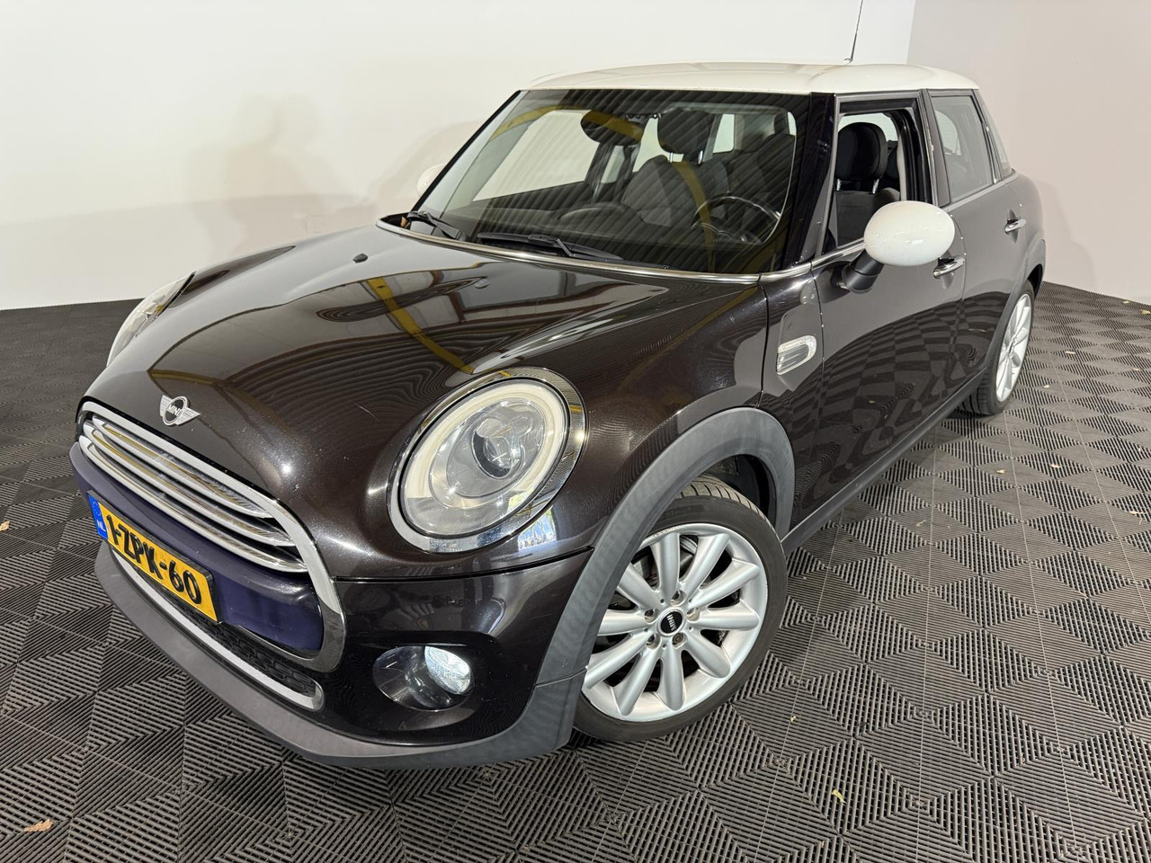 Mini | Mini | 1.5 Cooper Chili Business | 2015 | 201.355 km | 1ZPK60 | Logisch - Хечбек: снимка 1 Mini | Mini | 1.5 Cooper Chili Business | 2015 | 201.355 km | 1ZPK60 | Logisch - Хечбек: снимка 1
