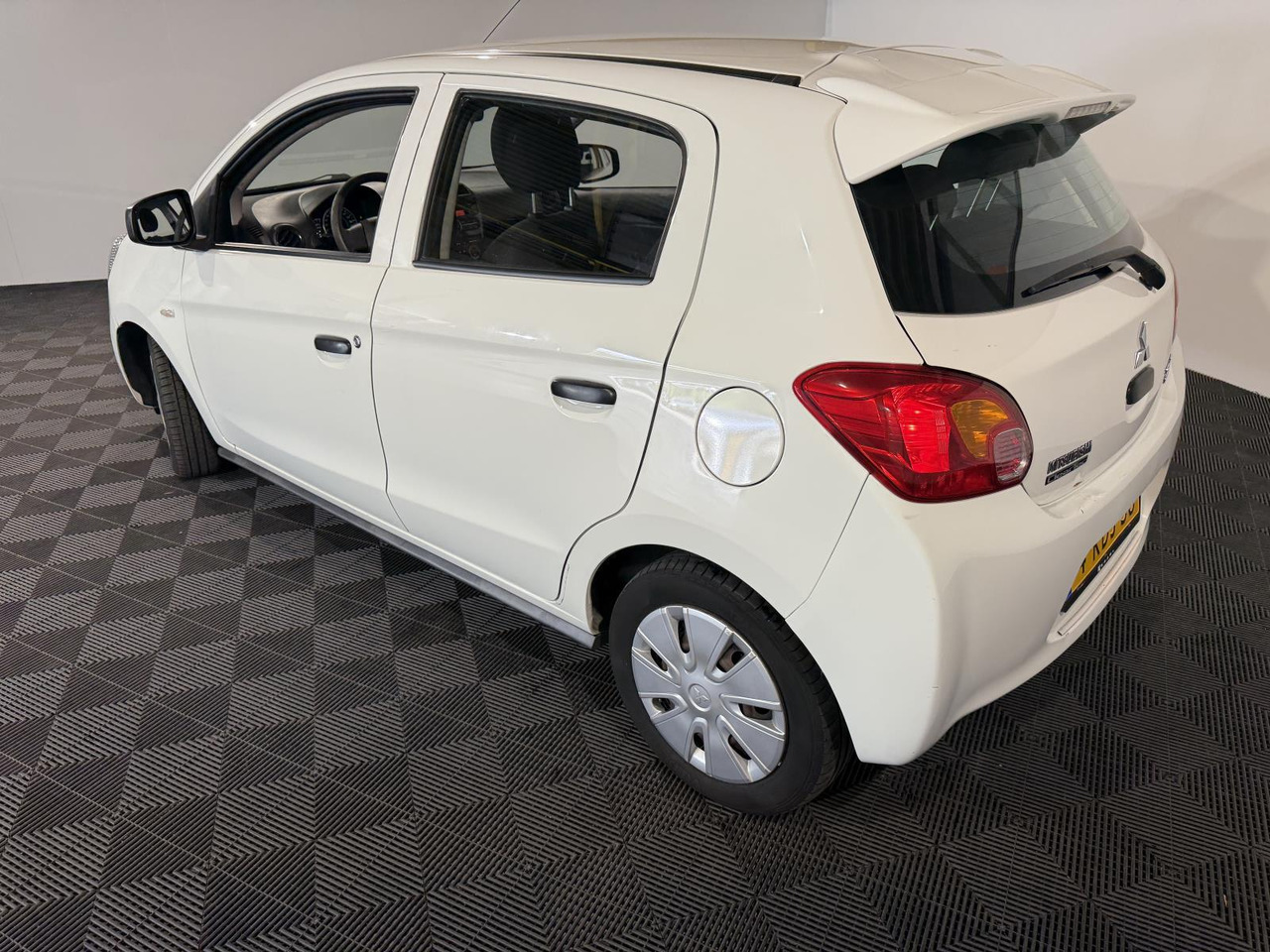 Mitsubishi | Space Star | 1.0 Inform | 2013 | 169.821 km | 4KDJ36 | Logisch - Хечбек: снимка 3 Mitsubishi | Space Star | 1.0 Inform | 2013 | 169.821 km | 4KDJ36 | Logisch - Хечбек: снимка 3