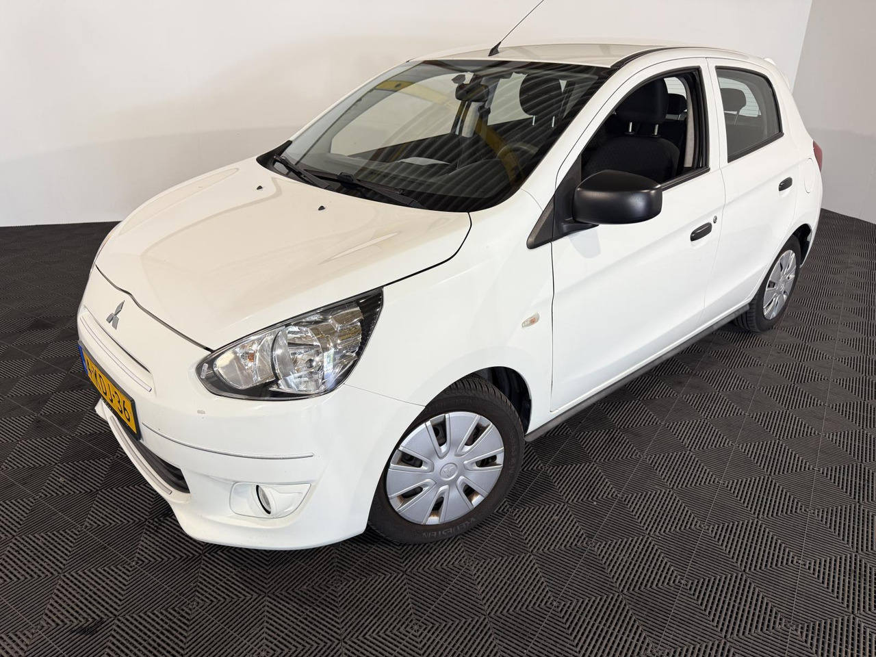 Mitsubishi | Space Star | 1.0 Inform | 2013 | 169.821 km | 4KDJ36 | Logisch - Хечбек: снимка 1 Mitsubishi | Space Star | 1.0 Inform | 2013 | 169.821 km | 4KDJ36 | Logisch - Хечбек: снимка 1