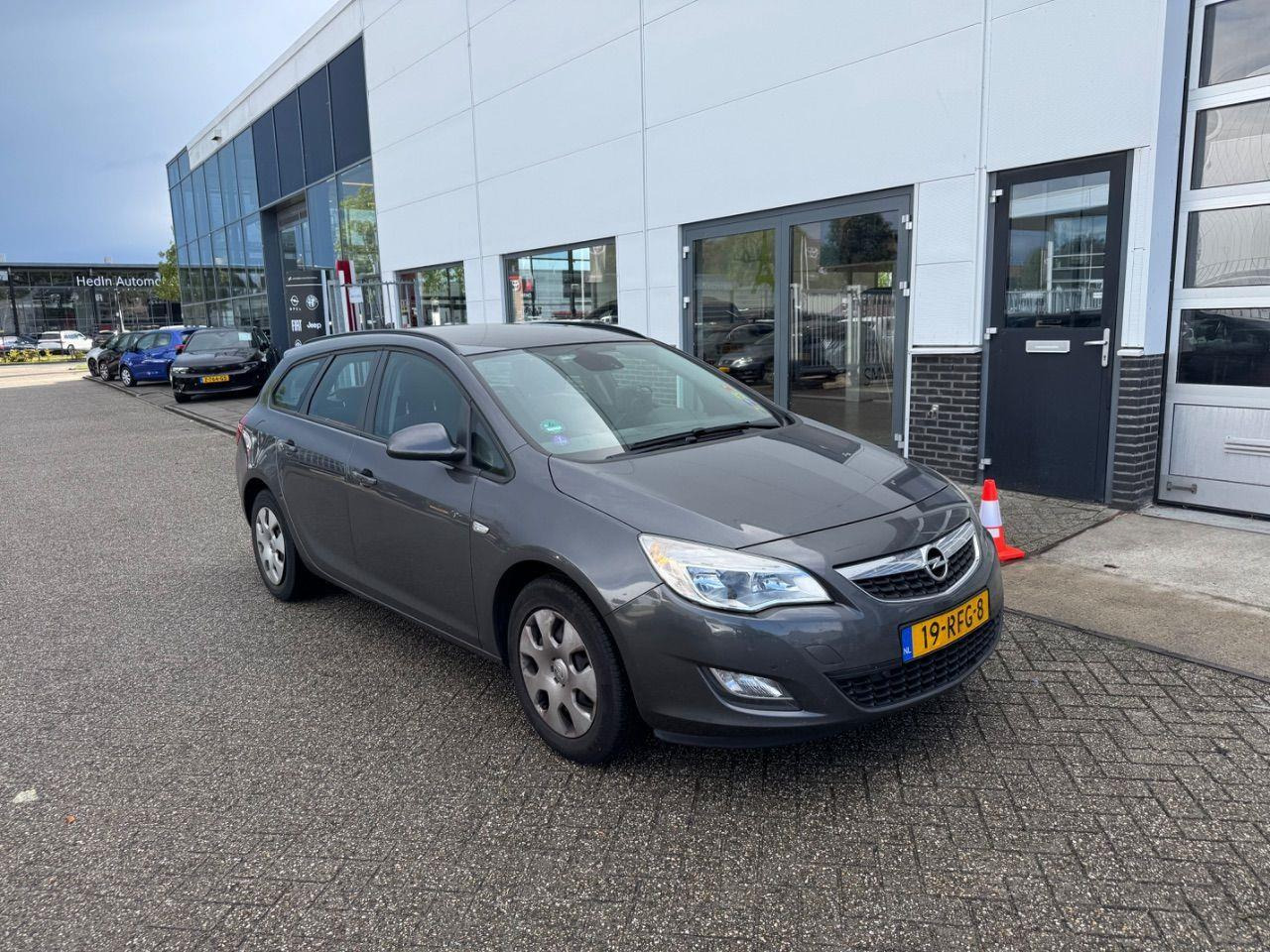 Opel Astra Sports Tourer 1.4 Turbo Edition | 2011 | 251.699 km | 19RFG8 | NAP: Logisch - Лек автомобил: снимка 2 Opel Astra Sports Tourer 1.4 Turbo Edition | 2011 | 251.699 km | 19RFG8 | NAP: Logisch - Лек автомобил: снимка 2