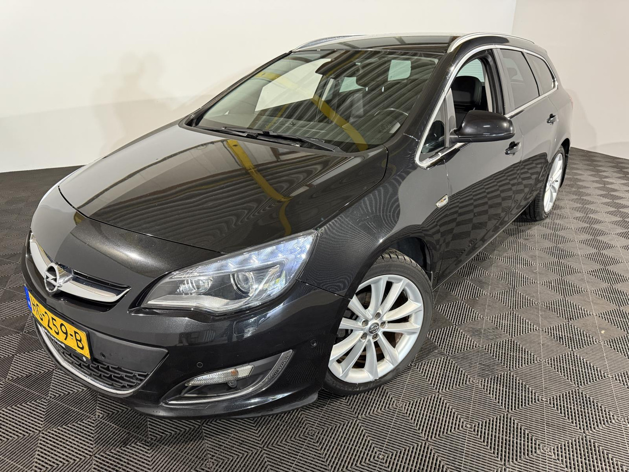 Opel | Astra Sports Tourer | 1.4 Turbo Sport + | 2015 | 218.258 km | HG259B | Logisch - Лек автомобил: снимка 1 Opel | Astra Sports Tourer | 1.4 Turbo Sport + | 2015 | 218.258 km | HG259B | Logisch - Лек автомобил: снимка 1