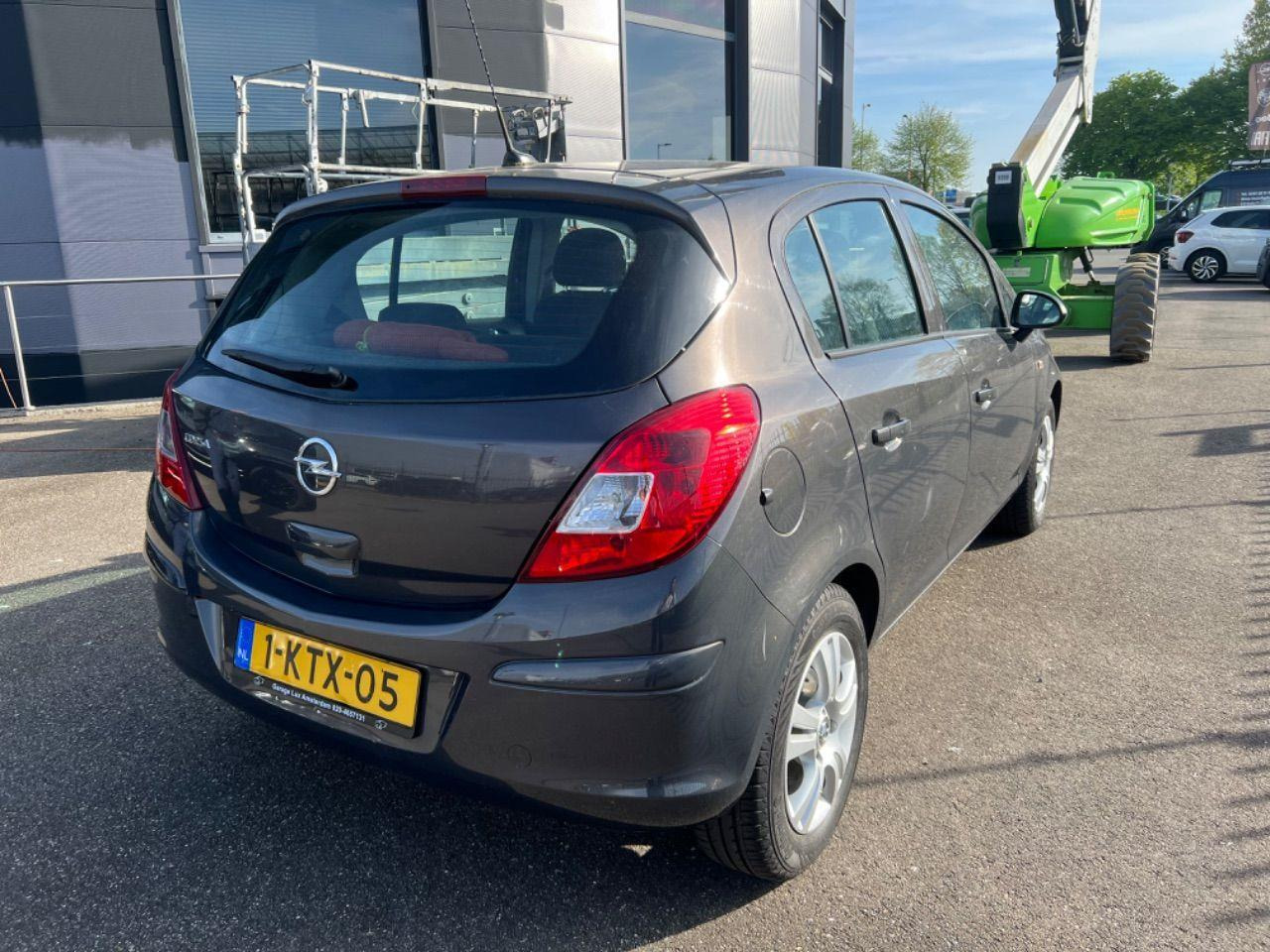 Opel Corsa 1.2 - 16V Design Edition | 2013 | 15.657 km | Automaat | 1KTX05 | NAP: Logisch - Хечбек: снимка 4 Opel Corsa 1.2 - 16V Design Edition | 2013 | 15.657 km | Automaat | 1KTX05 | NAP: Logisch - Хечбек: снимка 4
