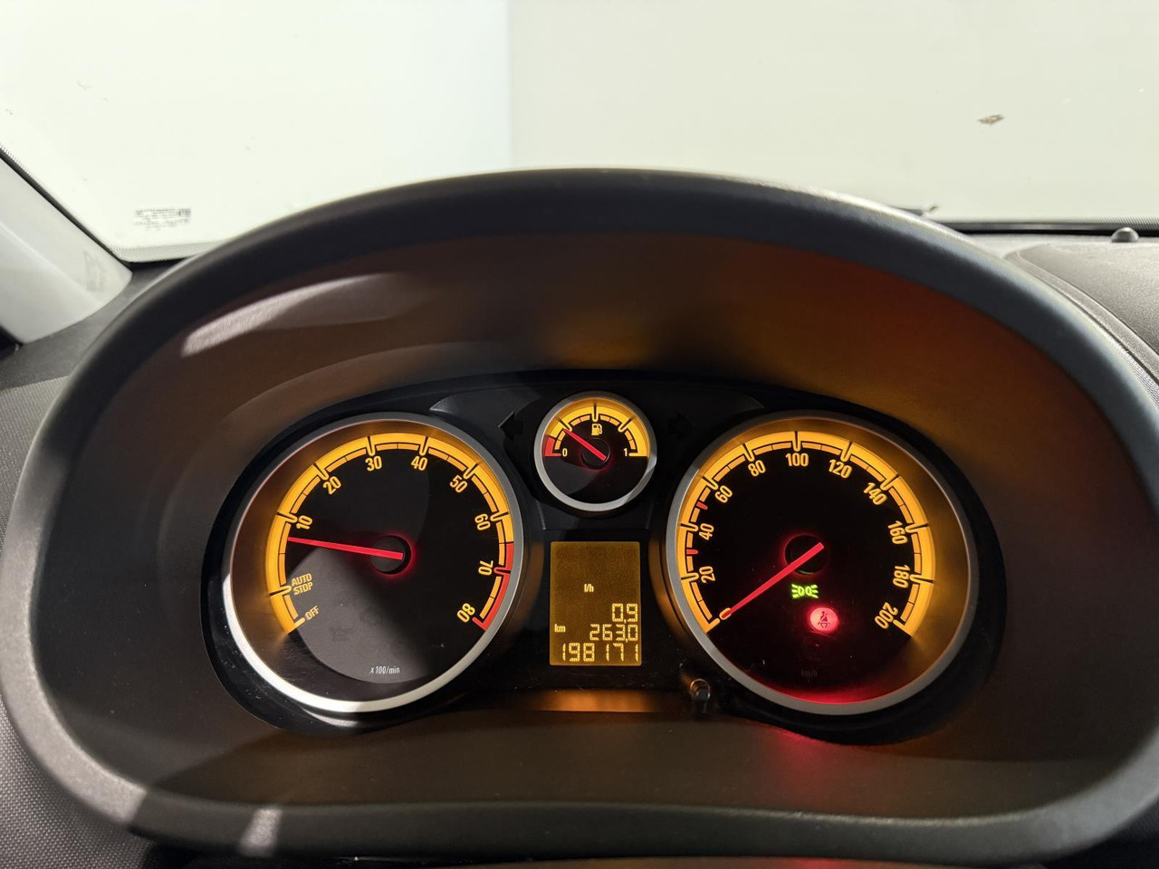 Opel | Corsa | 1.2-16V Rhythm | 2013 | 198.171 km | 5KBB41 | Logisch - Хечбек: снимка 2 Opel | Corsa | 1.2-16V Rhythm | 2013 | 198.171 km | 5KBB41 | Logisch - Хечбек: снимка 2