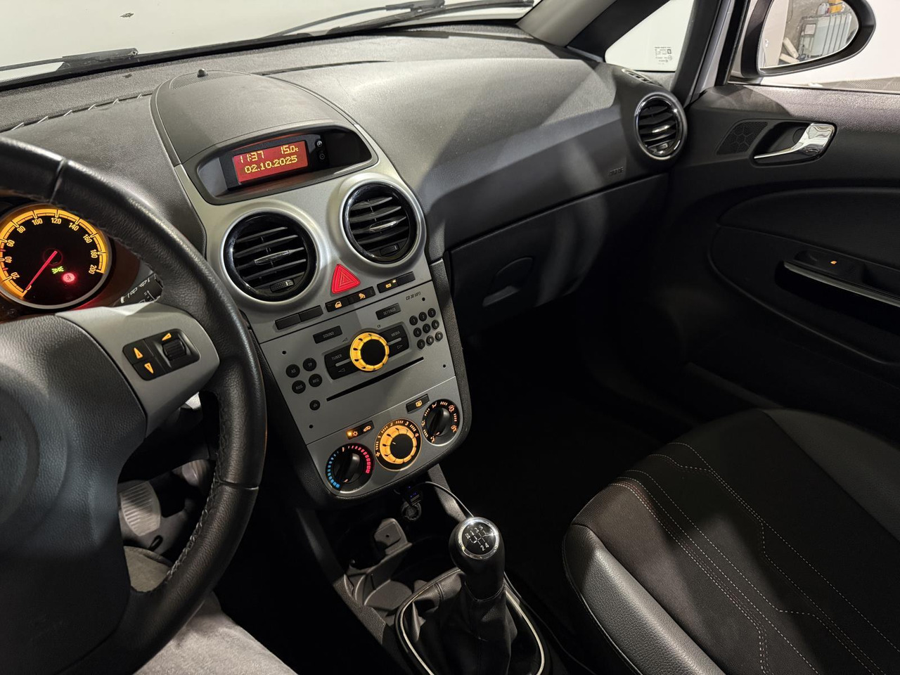 Opel | Corsa | 1.2-16V Rhythm | 2013 | 198.171 km | 5KBB41 | Logisch - Хечбек: снимка 4 Opel | Corsa | 1.2-16V Rhythm | 2013 | 198.171 km | 5KBB41 | Logisch - Хечбек: снимка 4