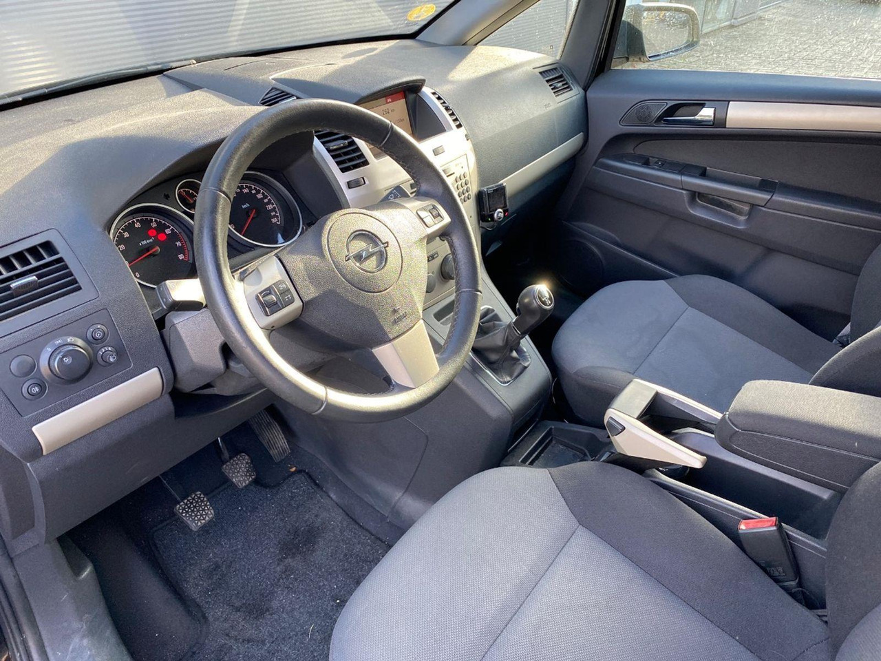 Opel Zafira 1.6 Business | 2008 | 171.131 km | 98HGX8 | NAP: Logisch - Лек автомобил: снимка 5 Opel Zafira 1.6 Business | 2008 | 171.131 km | 98HGX8 | NAP: Logisch - Лек автомобил: снимка 5