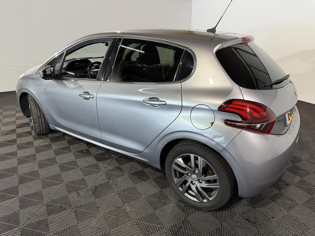 Peugeot | 208 | 1.5 BlueHDi Blue Lease Allure | 2019 | 183.354 km | R049BT | Geen oordeel - Хечбек: снимка 3 Peugeot | 208 | 1.5 BlueHDi Blue Lease Allure | 2019 | 183.354 km | R049BT | Geen oordeel - Хечбек: снимка 3