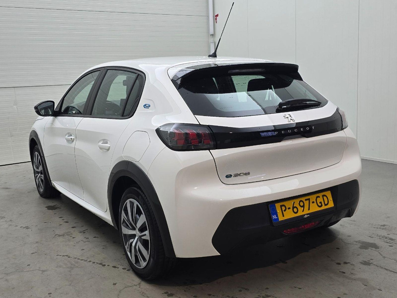 Peugeot e-208 EV Active 50 kWh | 2022 | 56.666 km | Automaat | P697GD | NAP: Logisch - Хечбек: снимка 3 Peugeot e-208 EV Active 50 kWh | 2022 | 56.666 km | Automaat | P697GD | NAP: Logisch - Хечбек: снимка 3