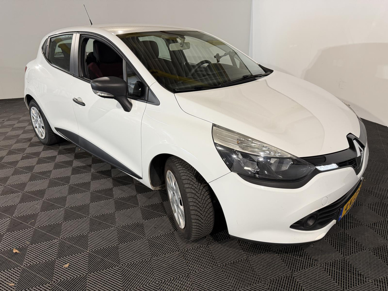 Renault | Clio | 0.9 TCe Authentique | 2013 | 160.970 km | 4KJZ93 | Logisch - Хечбек: снимка 3 Renault | Clio | 0.9 TCe Authentique | 2013 | 160.970 km | 4KJZ93 | Logisch - Хечбек: снимка 3