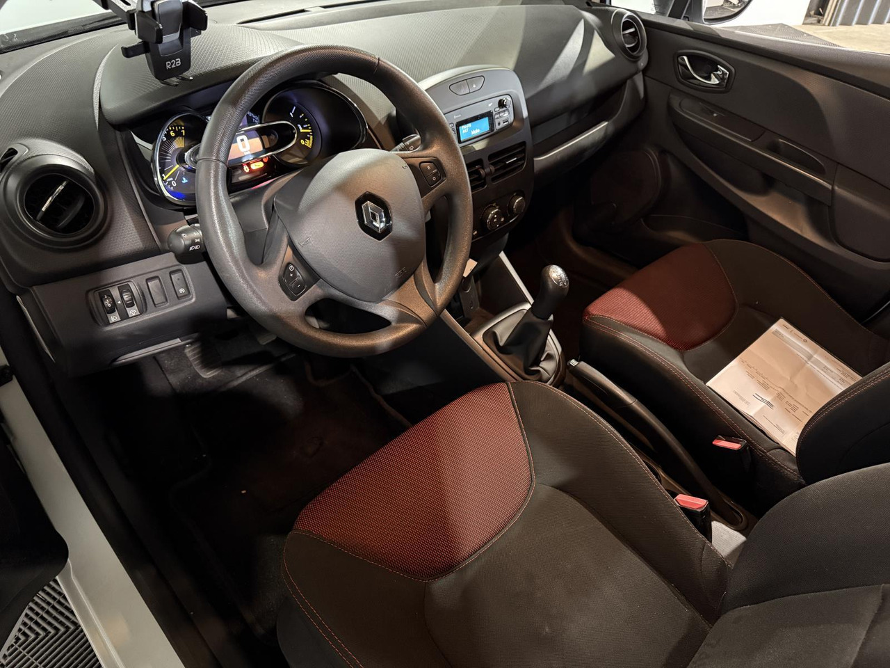 Renault | Clio | 0.9 TCe Authentique | 2013 | 160.970 km | 4KJZ93 | Logisch - Хечбек: снимка 5 Renault | Clio | 0.9 TCe Authentique | 2013 | 160.970 km | 4KJZ93 | Logisch - Хечбек: снимка 5
