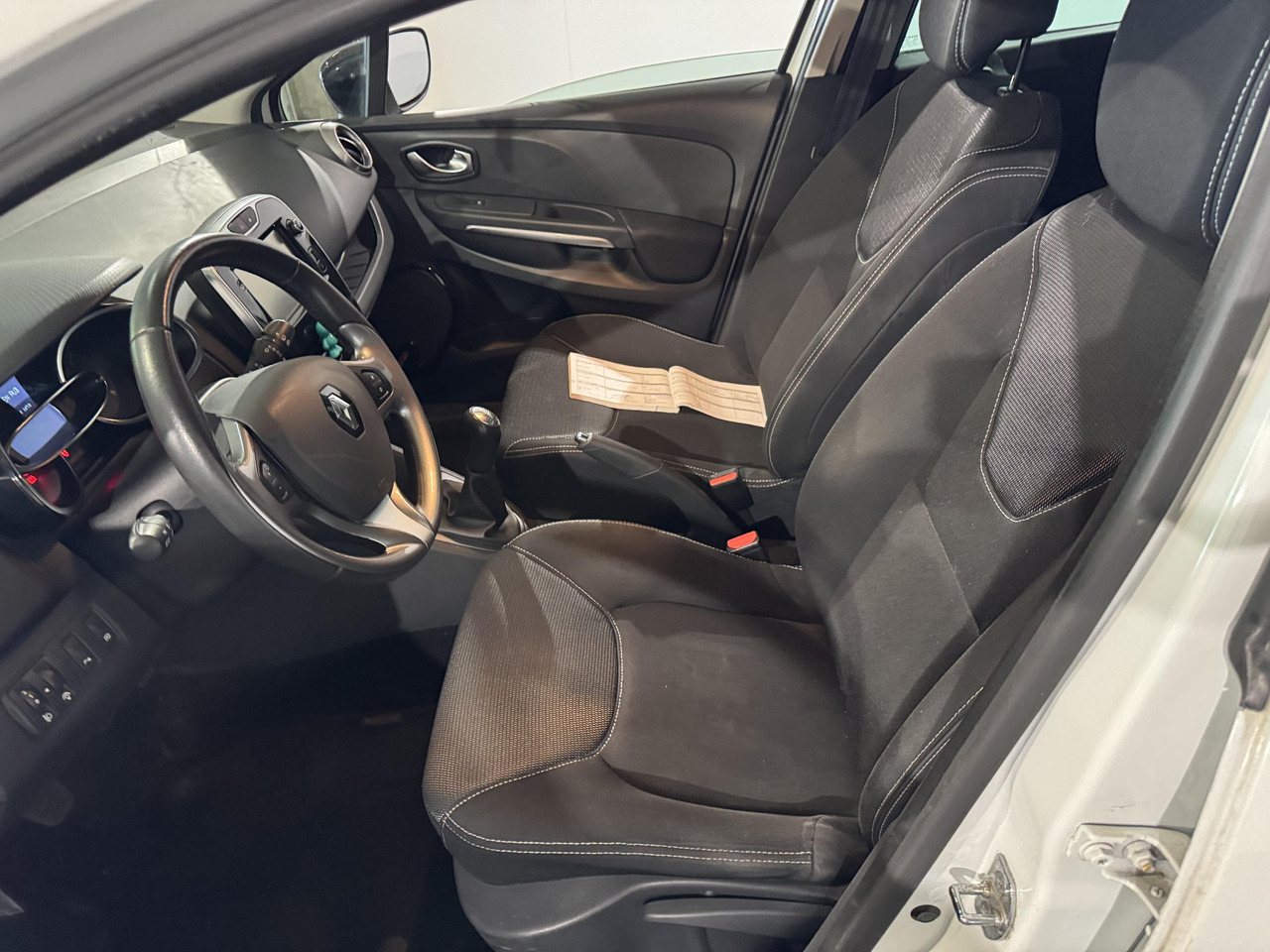 Renault Clio 0.9 TCe ECO Night&Day | 2015 | 170.065 km | HD-254 T - Хечбек: снимка 3 Renault Clio 0.9 TCe ECO Night&Day | 2015 | 170.065 km | HD-254 T - Хечбек: снимка 3