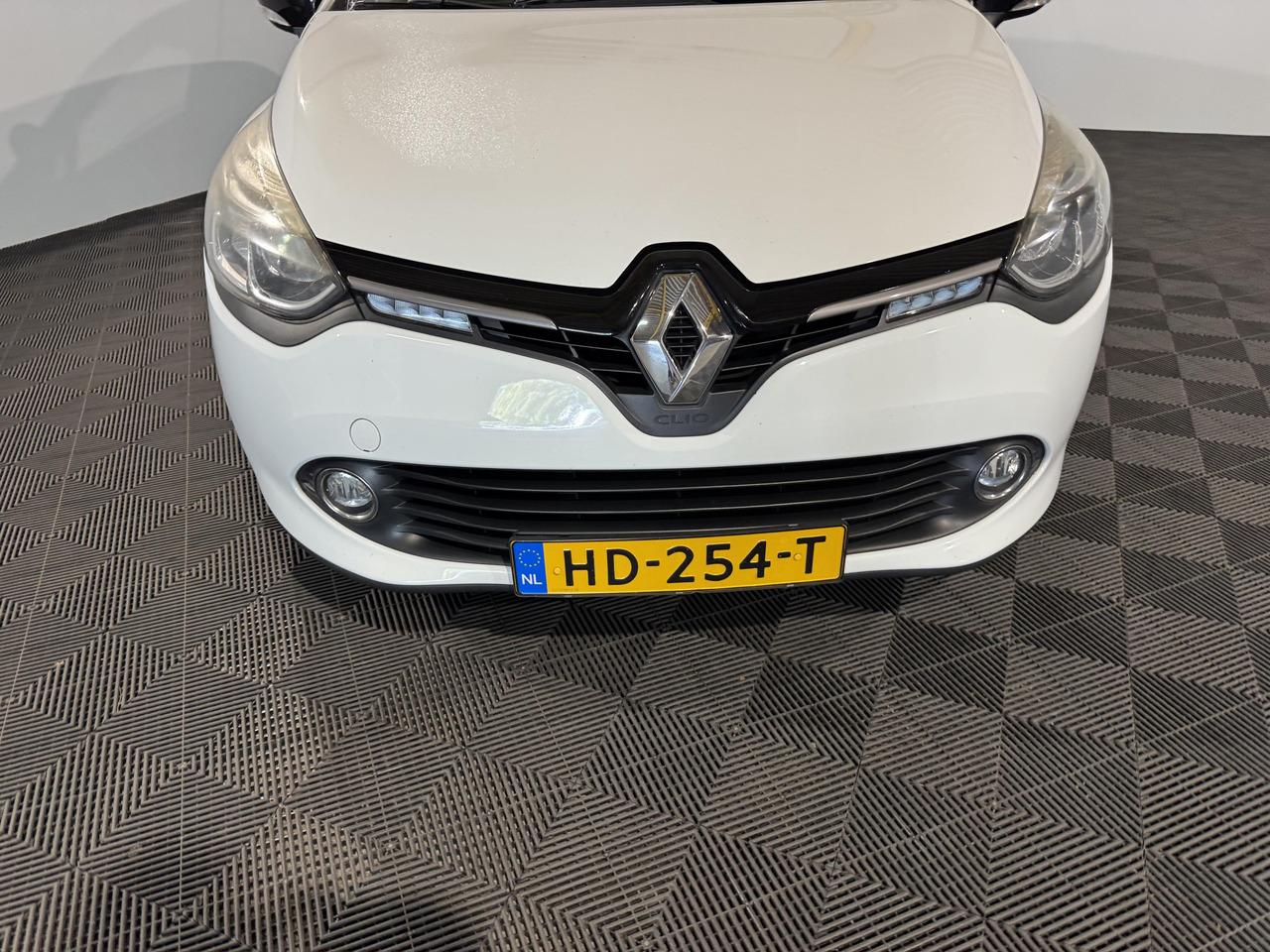 Renault Clio 0.9 TCe ECO Night&Day | 2015 | 170.065 km | HD-254 T - Хечбек: снимка 2 Renault Clio 0.9 TCe ECO Night&Day | 2015 | 170.065 km | HD-254 T - Хечбек: снимка 2