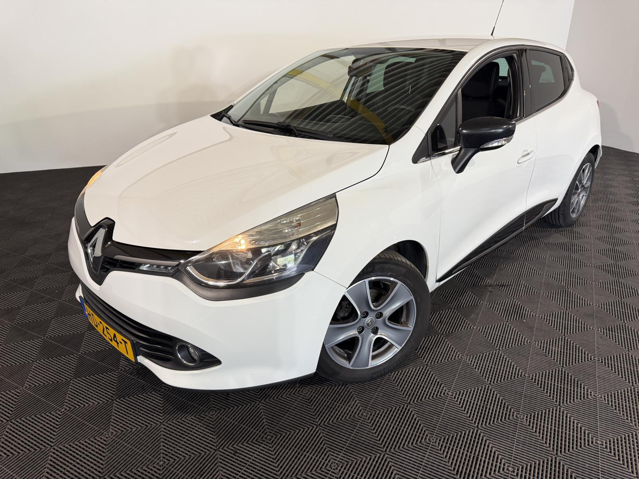 Renault Clio 0.9 TCe ECO Night&Day | 2015 | 170.065 km | HD-254 T - Хечбек: снимка 1 Renault Clio 0.9 TCe ECO Night&Day | 2015 | 170.065 km | HD-254 T - Хечбек: снимка 1