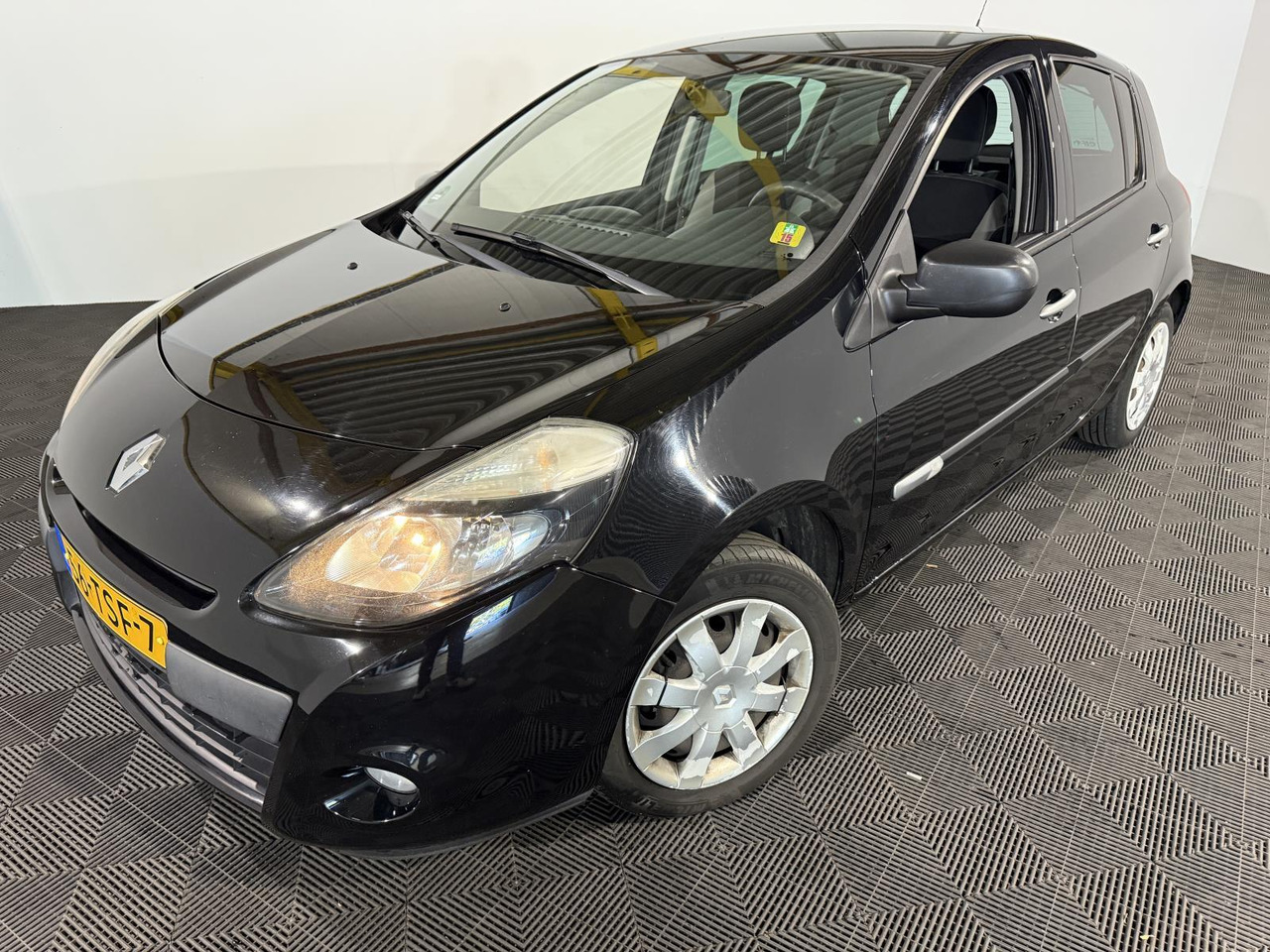 Renault | Clio | 1.2 Authentique | 2012 | 216.427 km | 56TSF7 | Logisch - Хечбек: снимка 1 Renault | Clio | 1.2 Authentique | 2012 | 216.427 km | 56TSF7 | Logisch - Хечбек: снимка 1