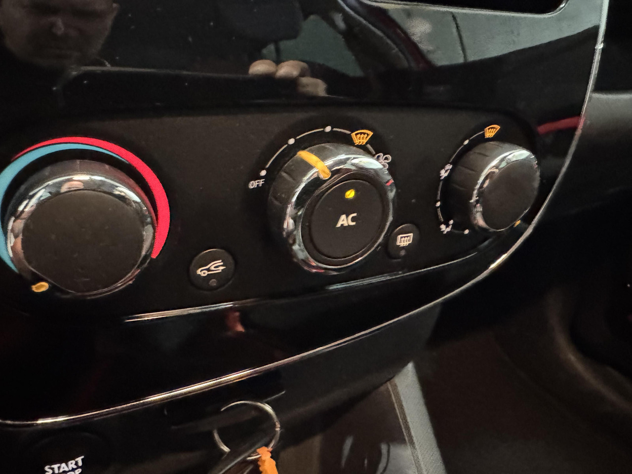 Лек автомобил Renault | Clio Estate | 0.9 TCe Expression | 2013 | 217.223 km | 8KZD48 | Logisch: снимка 34