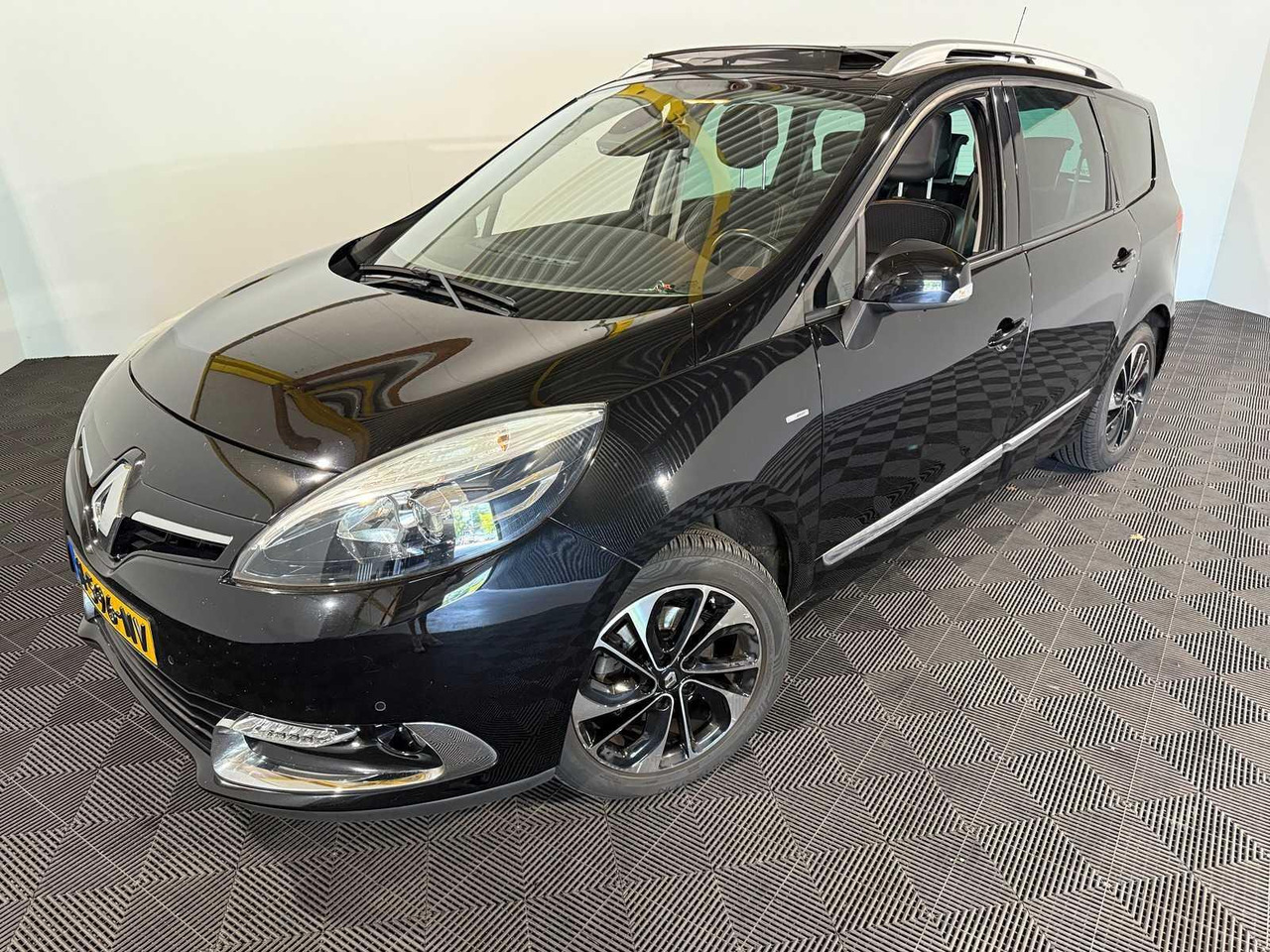 Renault Grand Scénic 1.2 Tce Bose | 2016 | 118.319 km | H-596-NV - Лек автомобил: снимка 1 Renault Grand Scénic 1.2 Tce Bose | 2016 | 118.319 km | H-596-NV - Лек автомобил: снимка 1