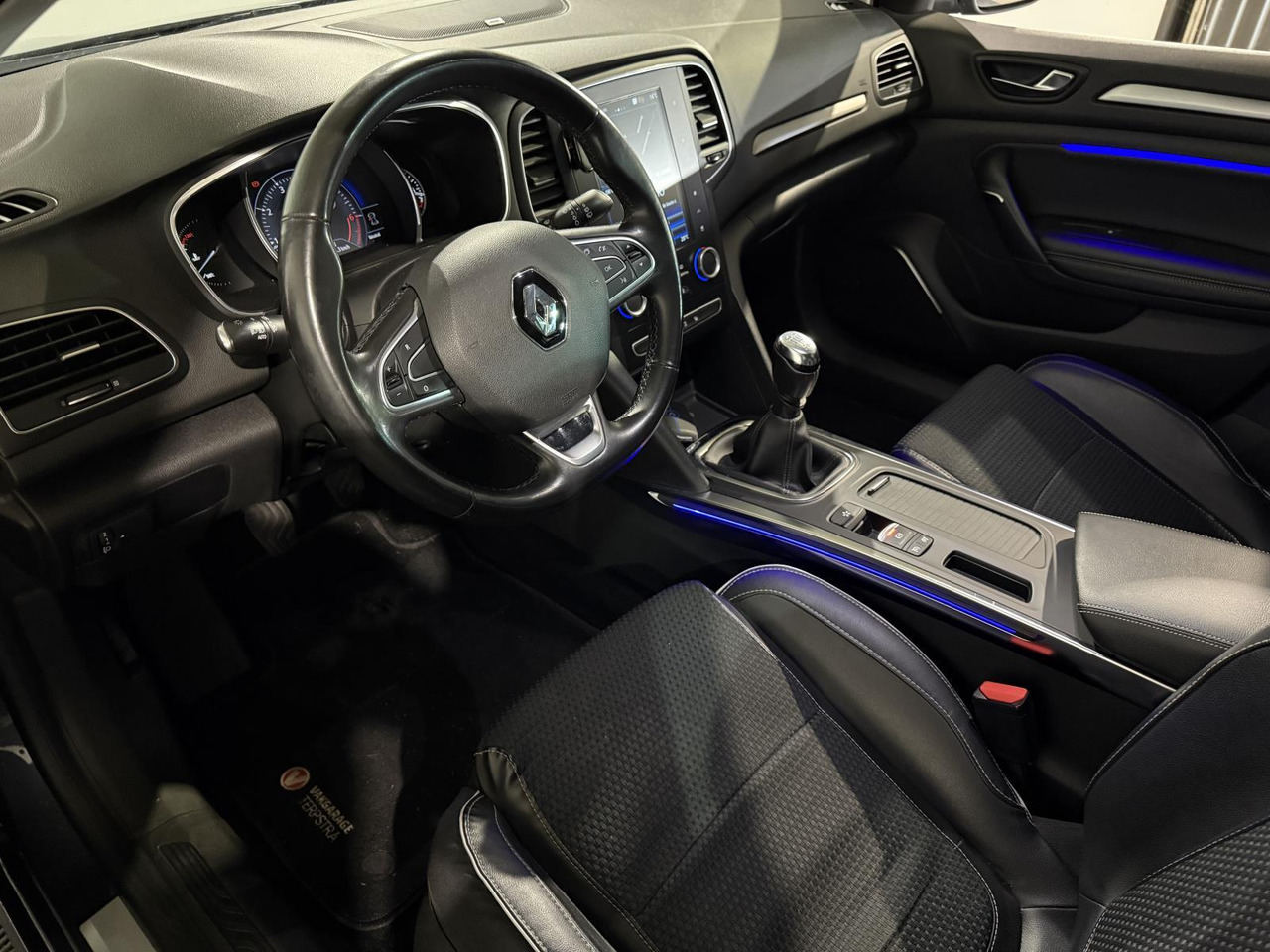 Renault | Mégane Estate | 1.2 TCe Bose | 2017 | 197.462 km | PP713F | Logisch - Лек автомобил: снимка 4 Renault | Mégane Estate | 1.2 TCe Bose | 2017 | 197.462 km | PP713F | Logisch - Лек автомобил: снимка 4