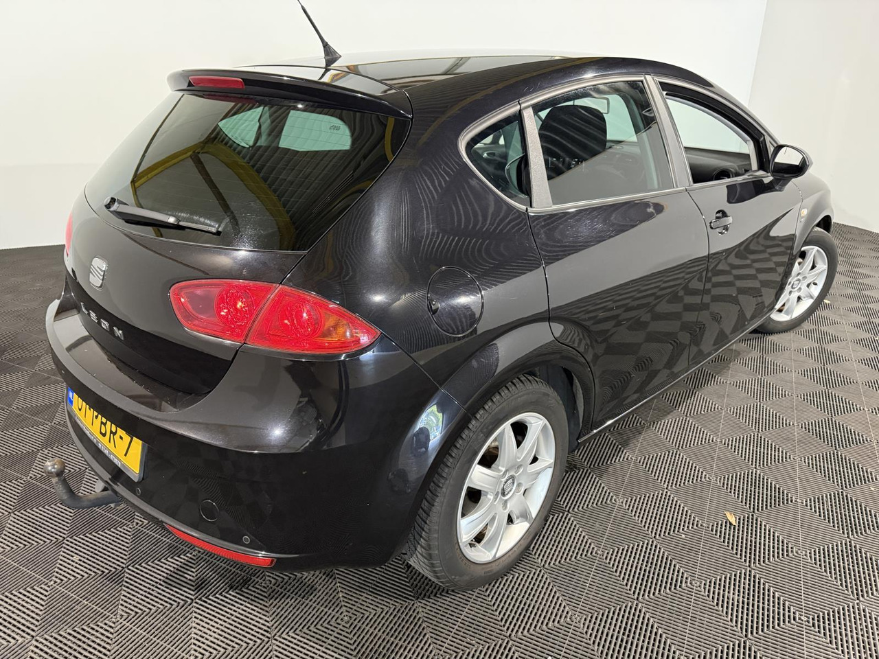 SEAT | Leon | 1.2 TSI Good Stuff | 2011 | 180.589 km | 01PBR7 | Logisch - Хечбек: снимка 5 SEAT | Leon | 1.2 TSI Good Stuff | 2011 | 180.589 km | 01PBR7 | Logisch - Хечбек: снимка 5