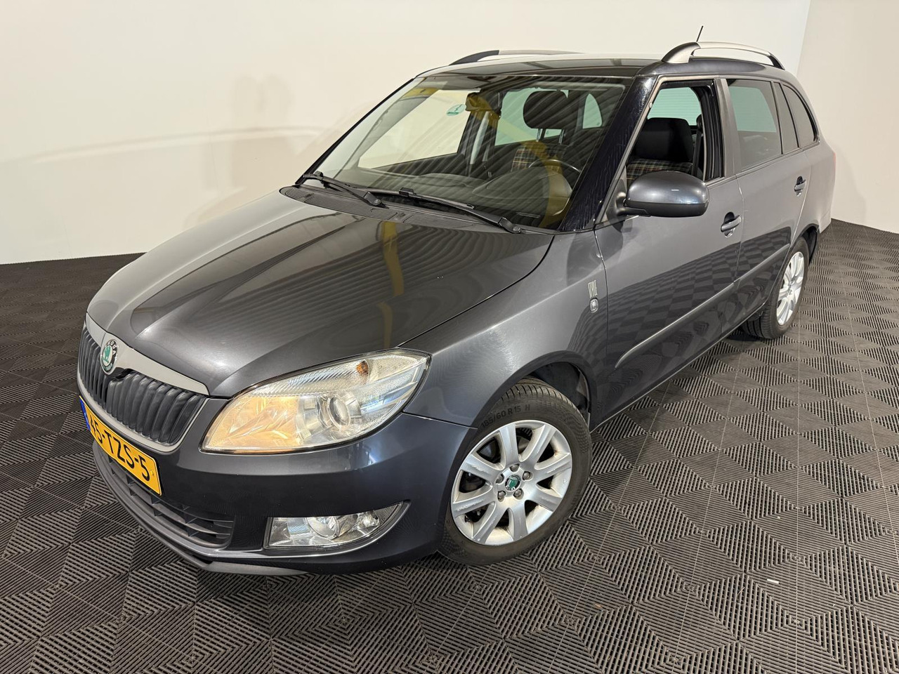 Skoda | Fabia Combi | 1.2 TSI Style | 2012 | 178.890 km | 45TZS5 | Logisch - Лек автомобил: снимка 1 Skoda | Fabia Combi | 1.2 TSI Style | 2012 | 178.890 km | 45TZS5 | Logisch - Лек автомобил: снимка 1