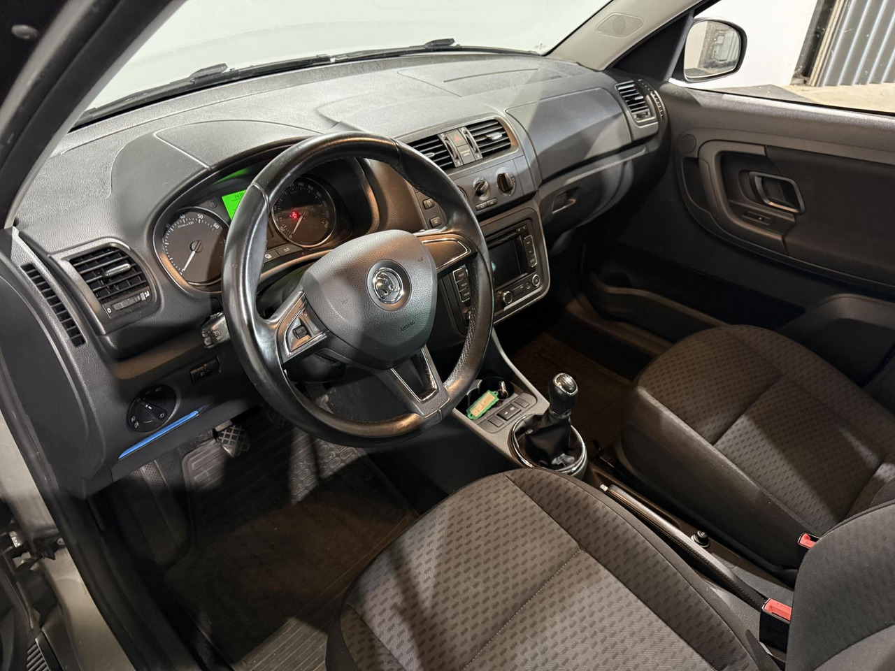 Skoda Roomster 1.2 TSI Drive | 2015 | 119.156 km | 2-XTS-79 - Лек автомобил: снимка 4 Skoda Roomster 1.2 TSI Drive | 2015 | 119.156 km | 2-XTS-79 - Лек автомобил: снимка 4