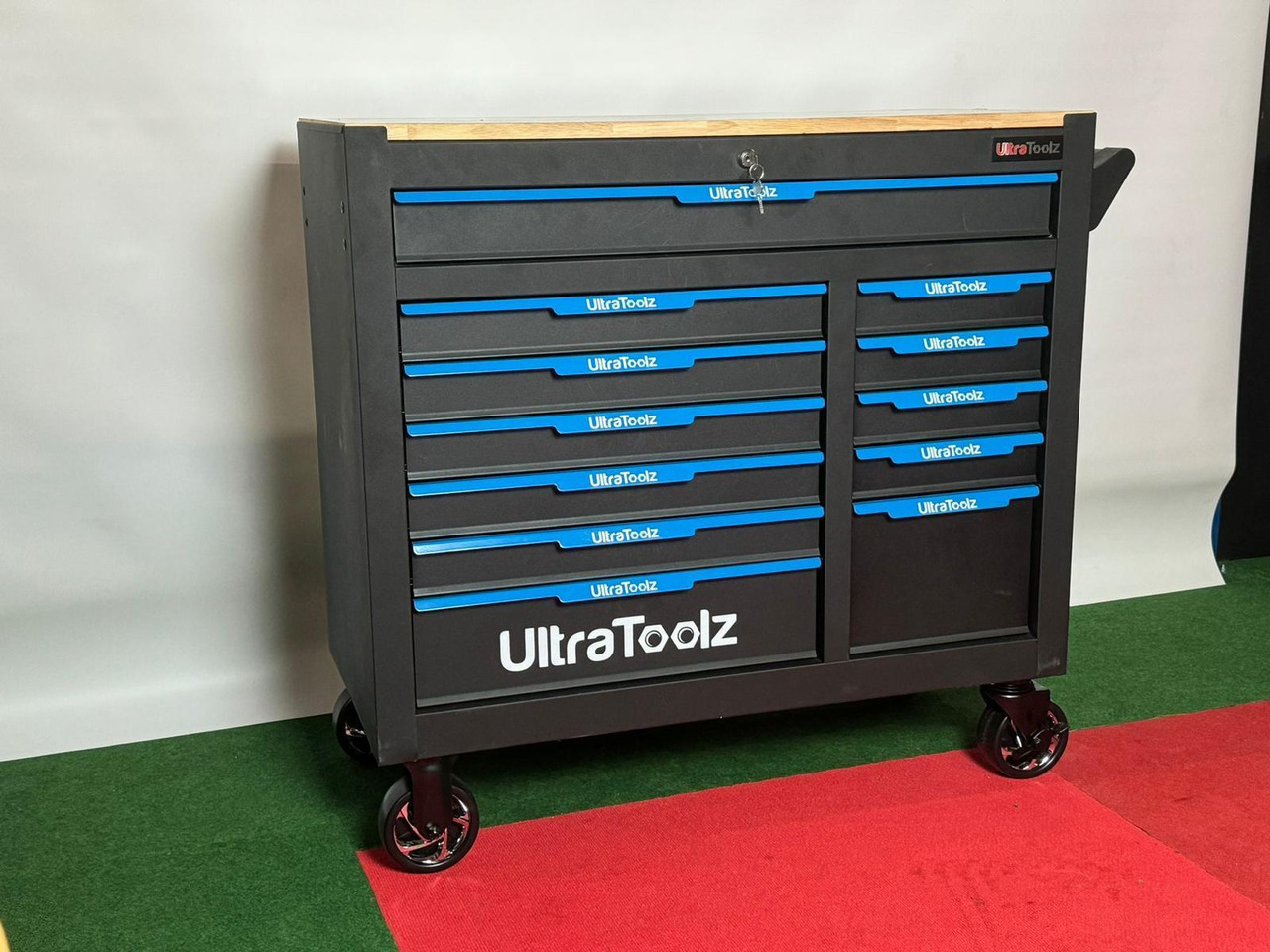 UltraToolz Jumbo gereedschapswagen - Оборудване за гаражи/ Работилници: снимка 1 UltraToolz Jumbo gereedschapswagen - Оборудване за гаражи/ Работилници: снимка 1