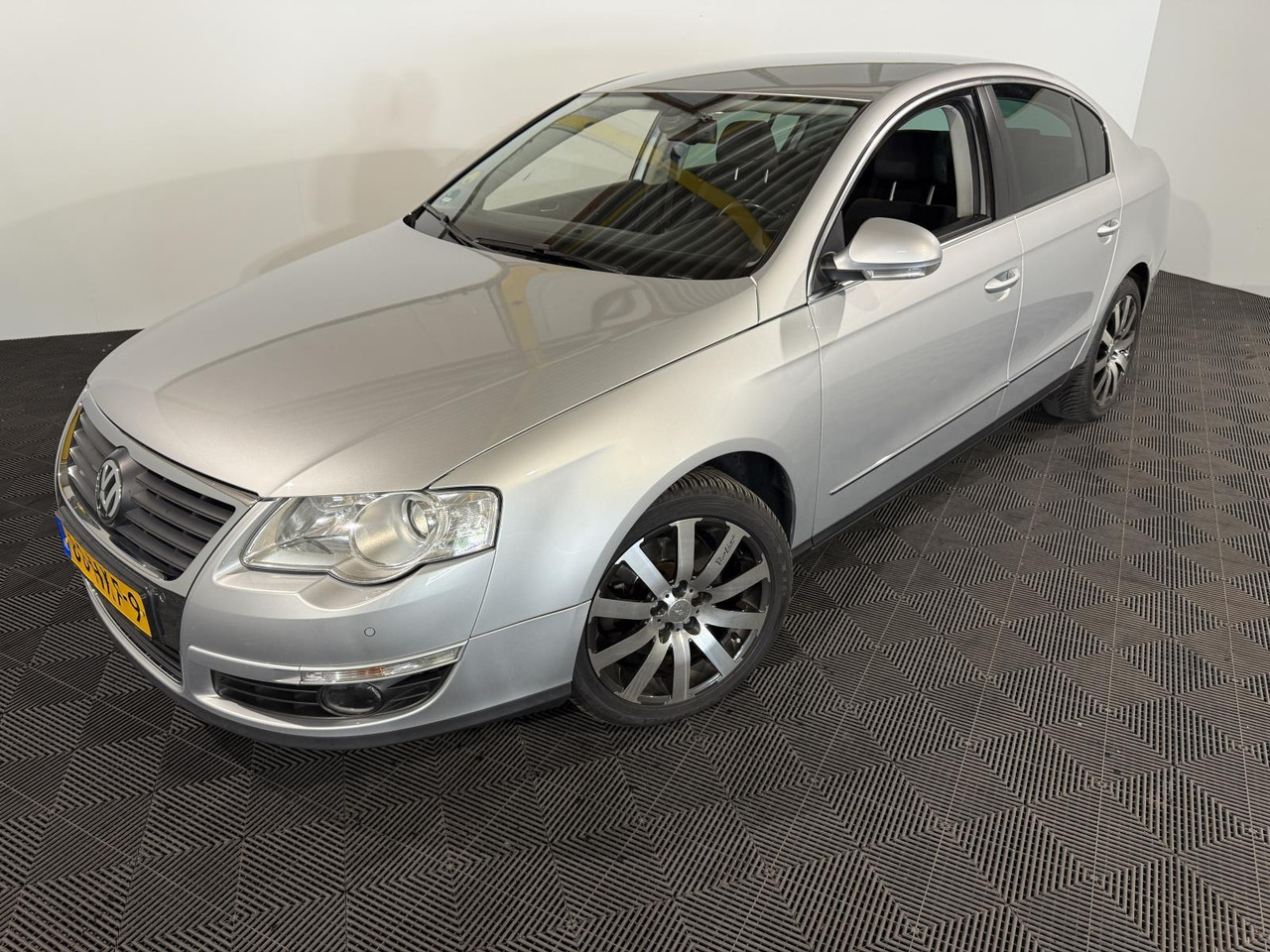 Volkswagen Passat 1.8 TFSI Comfortline 80-HKF-9 199.375 km - Лек автомобил: снимка 1 Volkswagen Passat 1.8 TFSI Comfortline 80-HKF-9 199.375 km - Лек автомобил: снимка 1