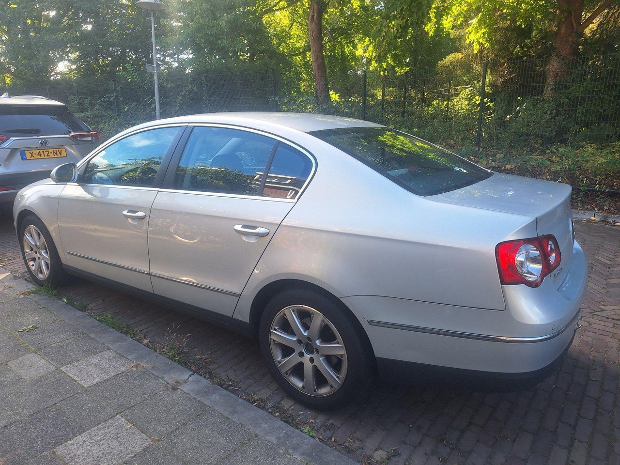 Volkswagen | Passat | 1.9 TDI Comfortline | 2010 | 314.746 km | 77KJP9 | Logisch - Седан: снимка 2 Volkswagen | Passat | 1.9 TDI Comfortline | 2010 | 314.746 km | 77KJP9 | Logisch - Седан: снимка 2